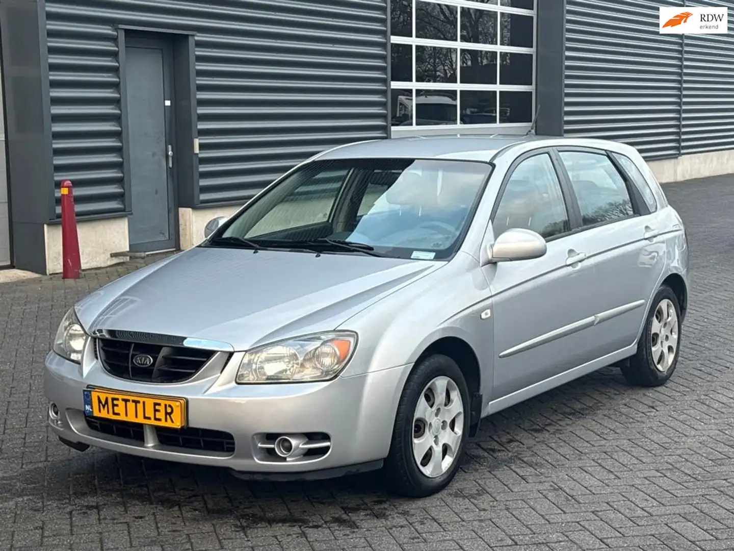 Kia Cerato 1.6-16V LX, airco, trekhaak Grau - 1