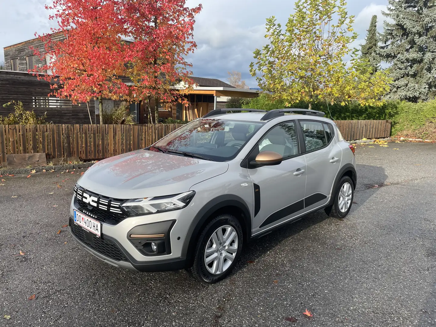 Dacia Sandero Stepway Extreme+ TCe 90 Silber - 1