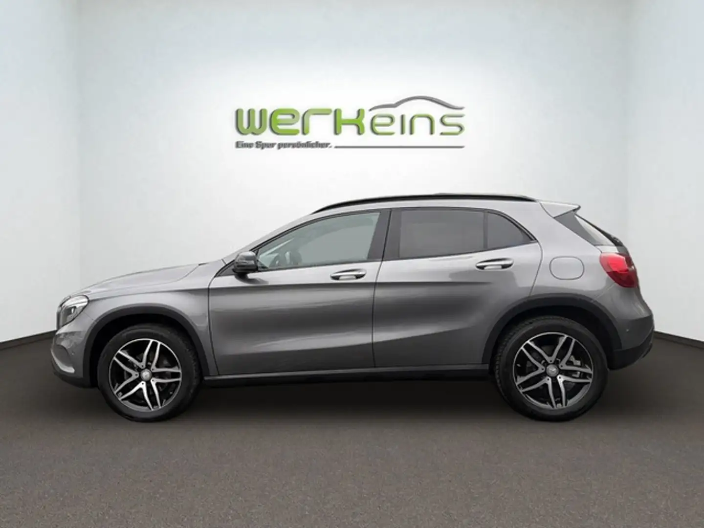 Mercedes-Benz GLA 200 Xenon Navi Kamera Panorama Night-Paket Grau - 2