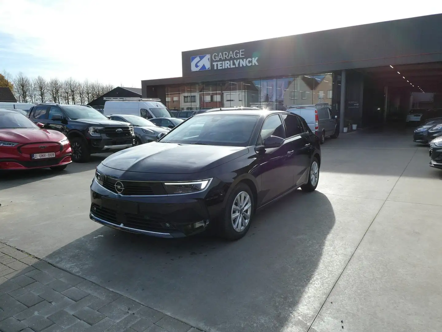 Opel Astra 5d 1.2i benzine 110pk Business '23 43000km (09779) Noir - 1
