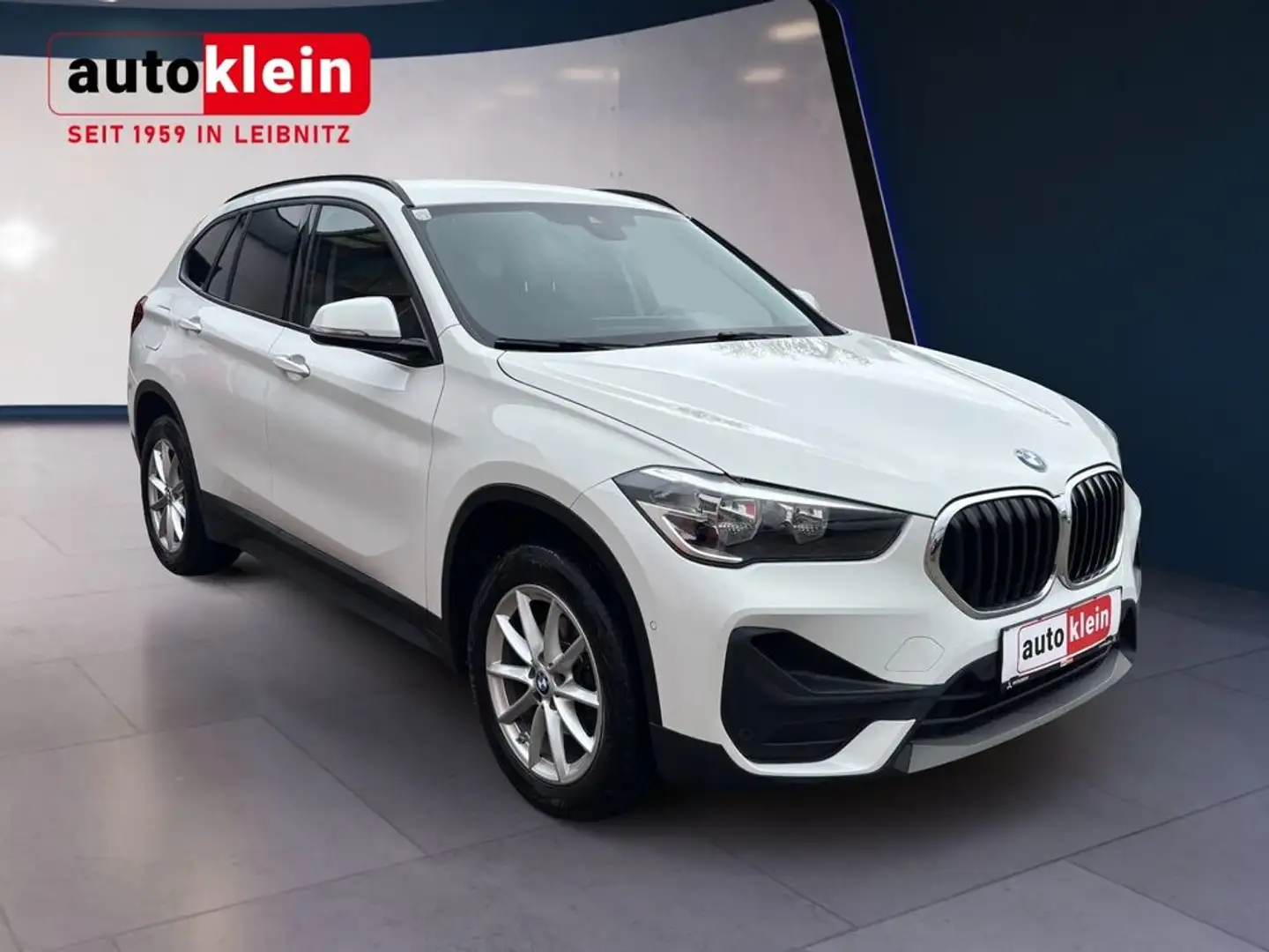 BMW X1 sDrive16d Advantage Weiß - 1