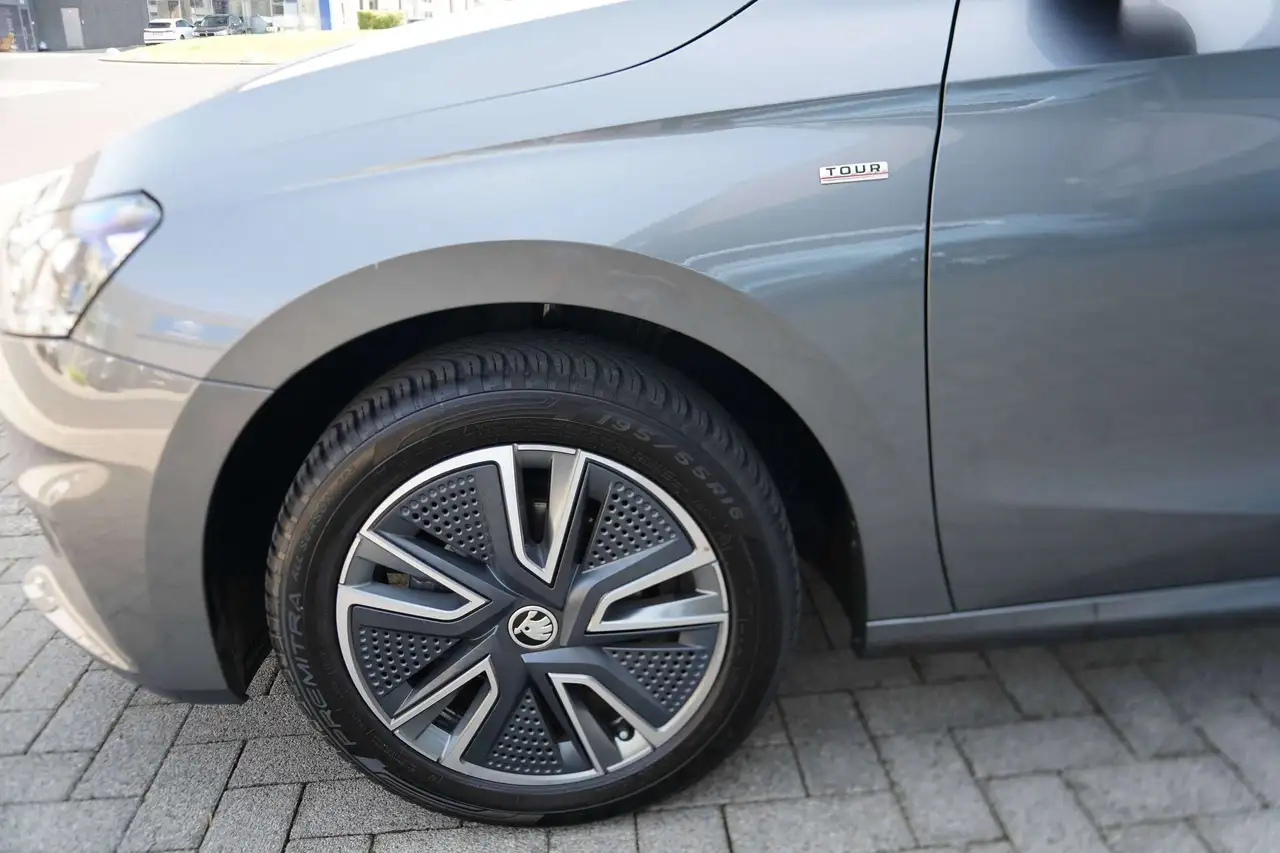 Skoda Fabia 1.0 TSI Tour * LED CRISTAL LICHTEN / CAMERA / VERWARMDE ZETELS / DRAADLOOS, миниатюра 16