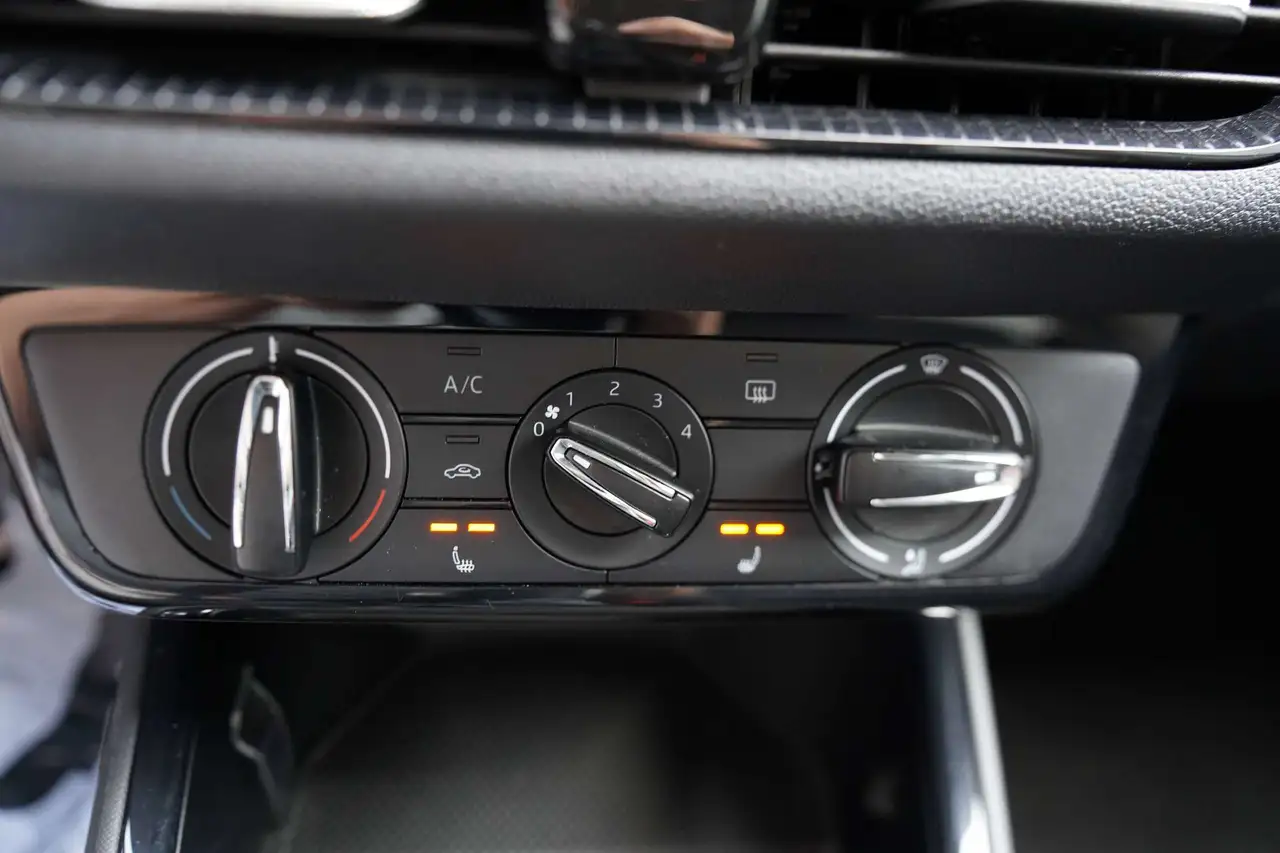 Skoda Fabia 1.0 TSI Tour * LED CRISTAL LICHTEN / CAMERA / VERWARMDE ZETELS / DRAADLOOS, миниатюра 30