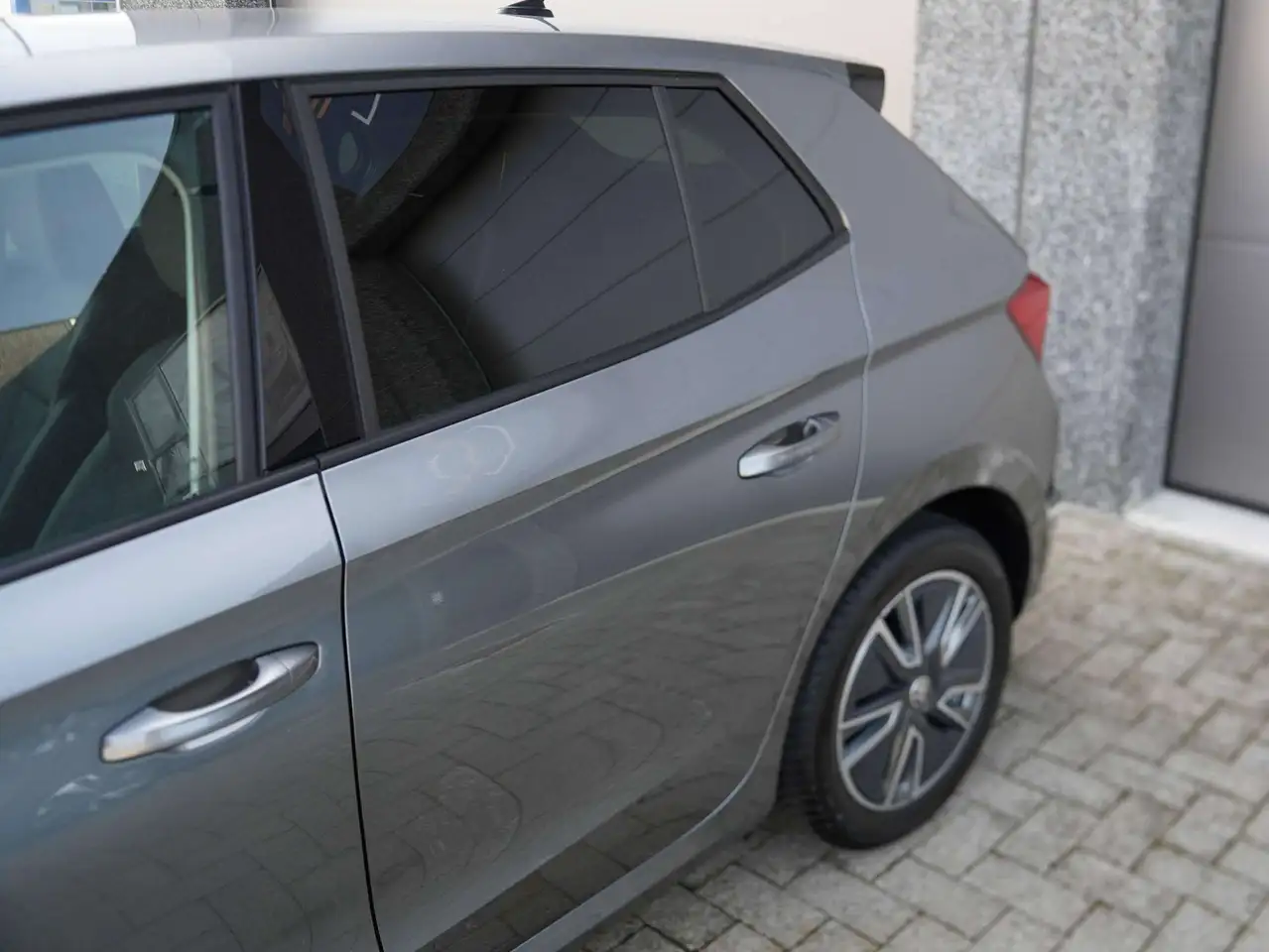 Skoda Fabia 1.0 TSI Tour * LED CRISTAL LICHTEN / CAMERA / VERWARMDE ZETELS / DRAADLOOS, миниатюра 17