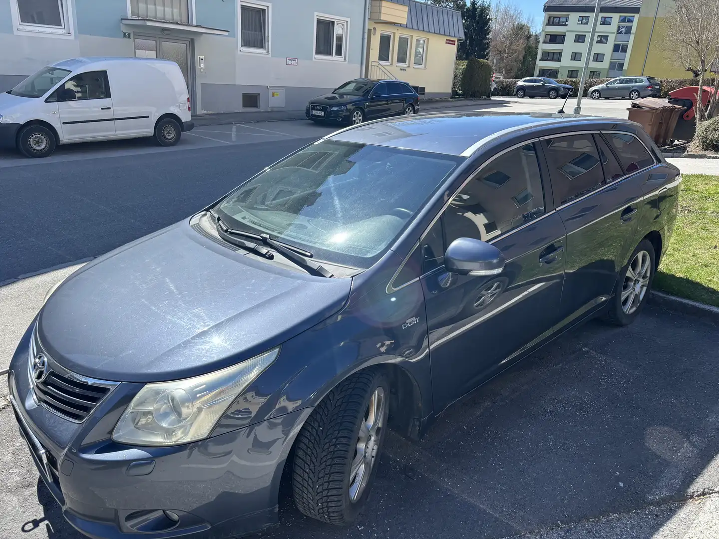 Toyota Avensis Combi 2.2 D-CAT Executive Blau - 2