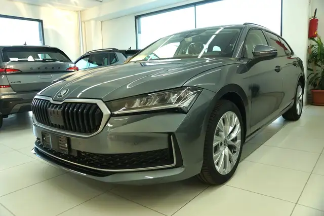 Skoda Superb 2.0 TDI 150CV Selection DSG+CERCHI 18" NUOVA DA IMMATRICOLARE