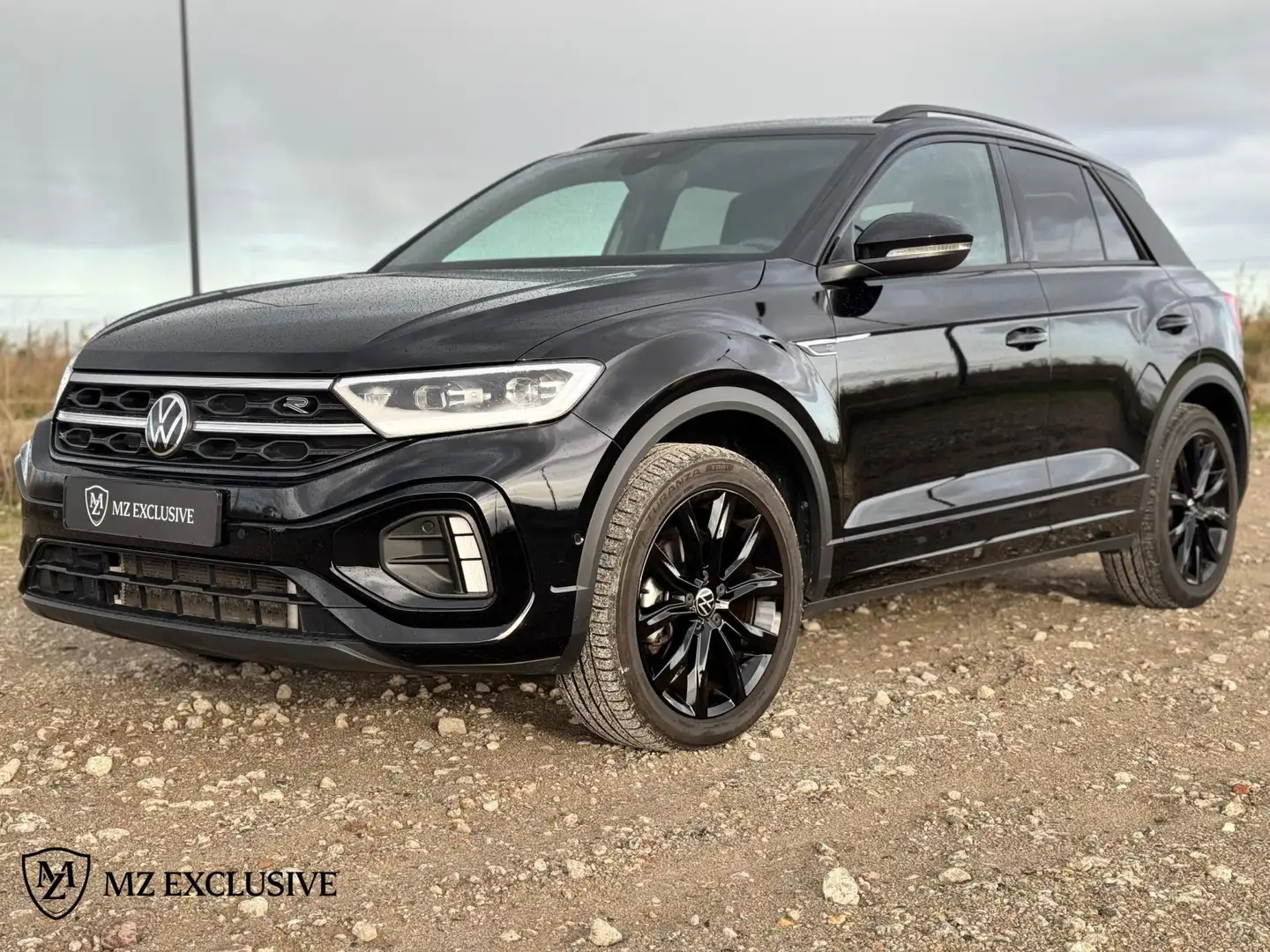 Volkswagen T-Roc 1.5 TSI R-Line Blackstyle|Pano|Camera|Navi|IQ Ligh Zwart - 1