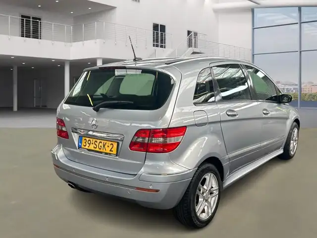 Mercedes-Benz B Class view 3
