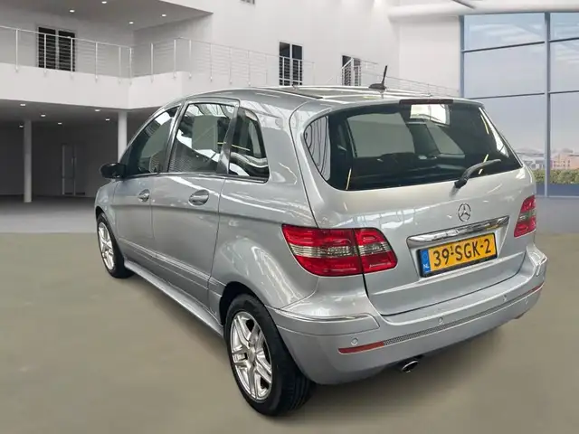 Mercedes-Benz B Class view 4