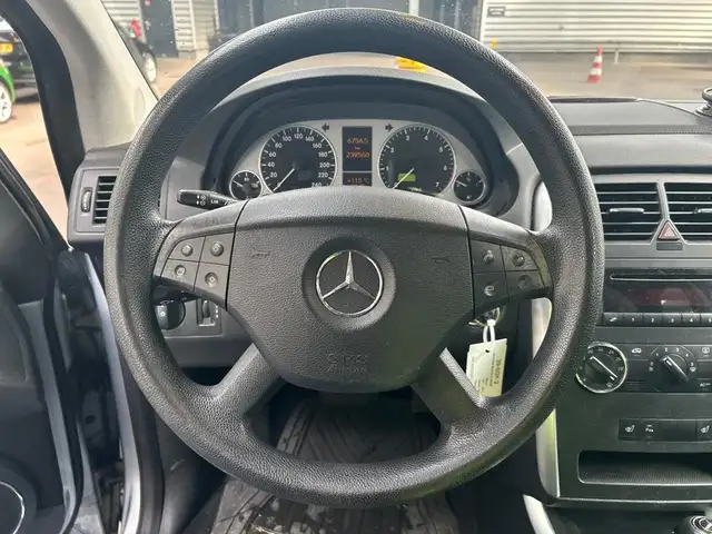 Mercedes-Benz B Class view 14