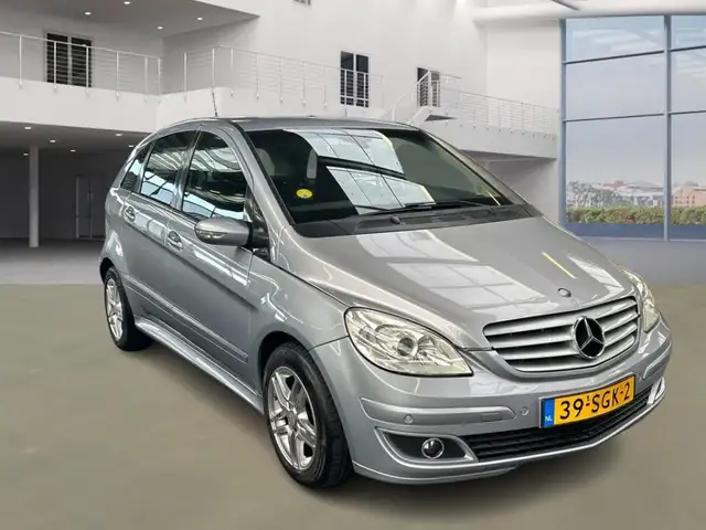 Mercedes-Benz B Class view 2