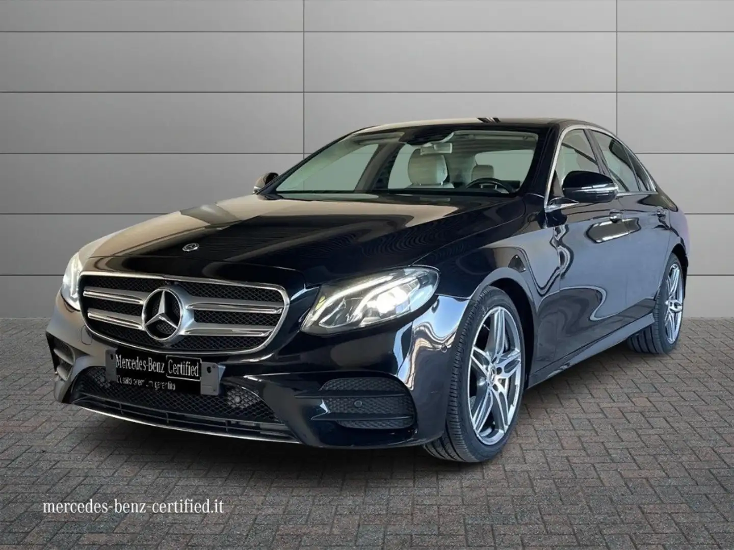 Mercedes-Benz E 220 - E 220 d 4Matic Auto Premium Zwart - 1
