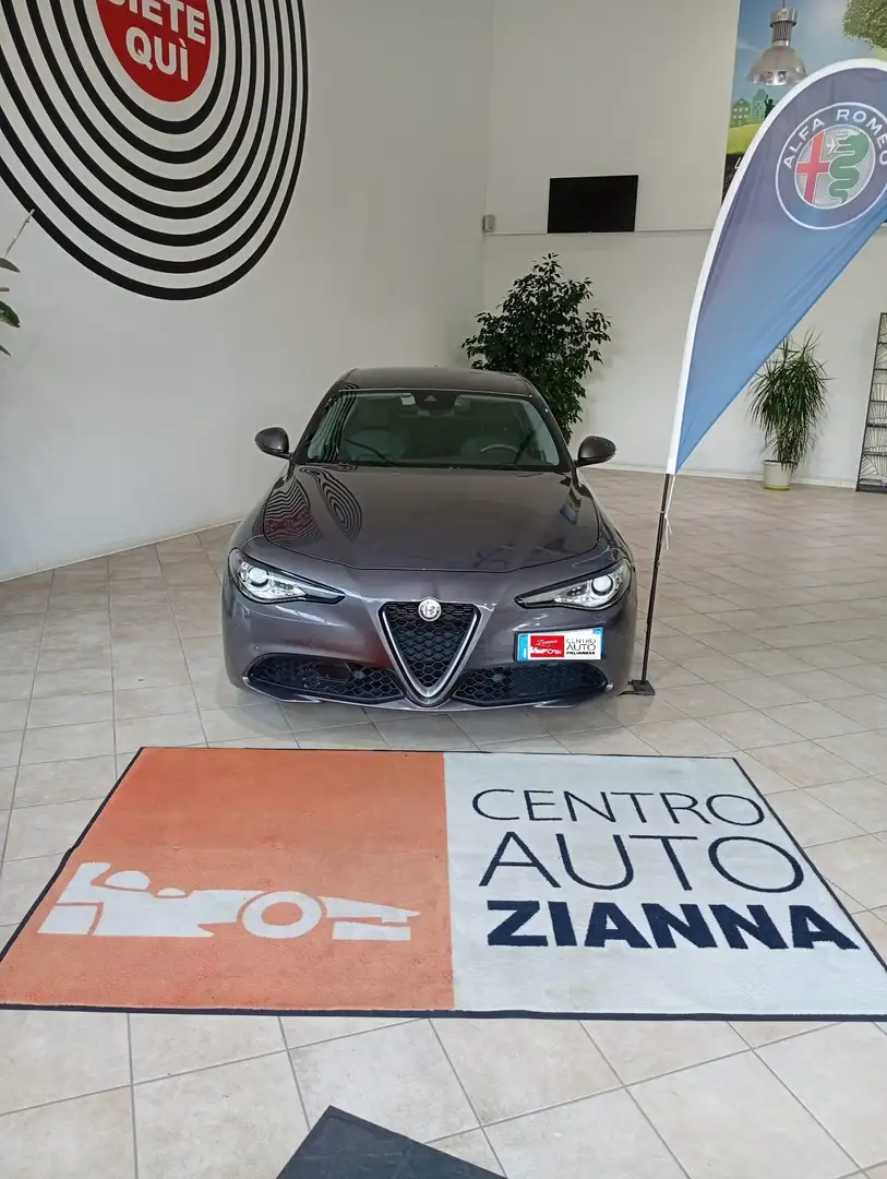 Alfa Romeo Giulia 2.2 jtdm 160 CV AT8 EXECUTIVE "MY19" * Grigio - 1