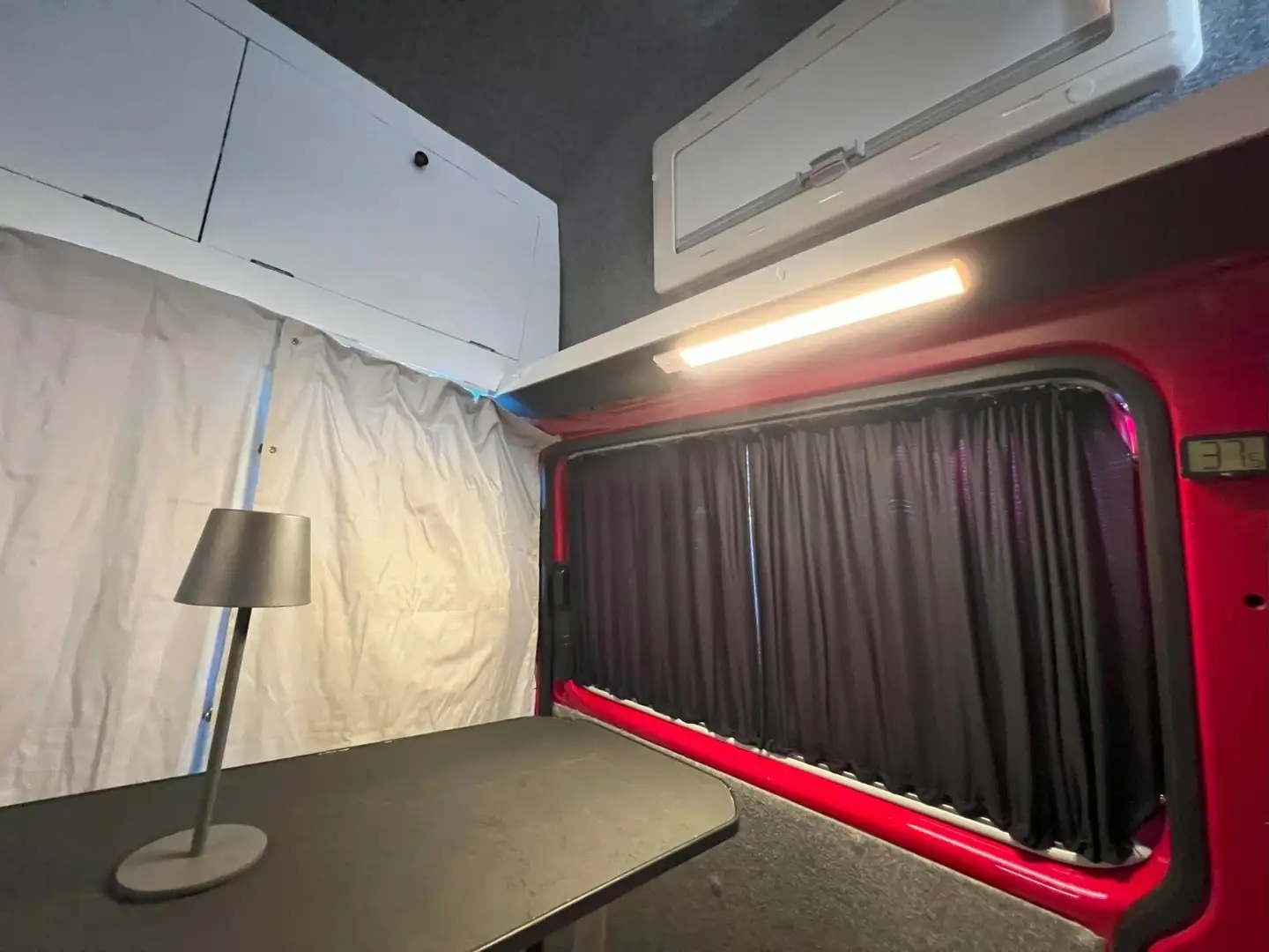 Volkswagen T5 Camper Wohnmobil . Top-Ausstattung. Hochdach. Piros - 2