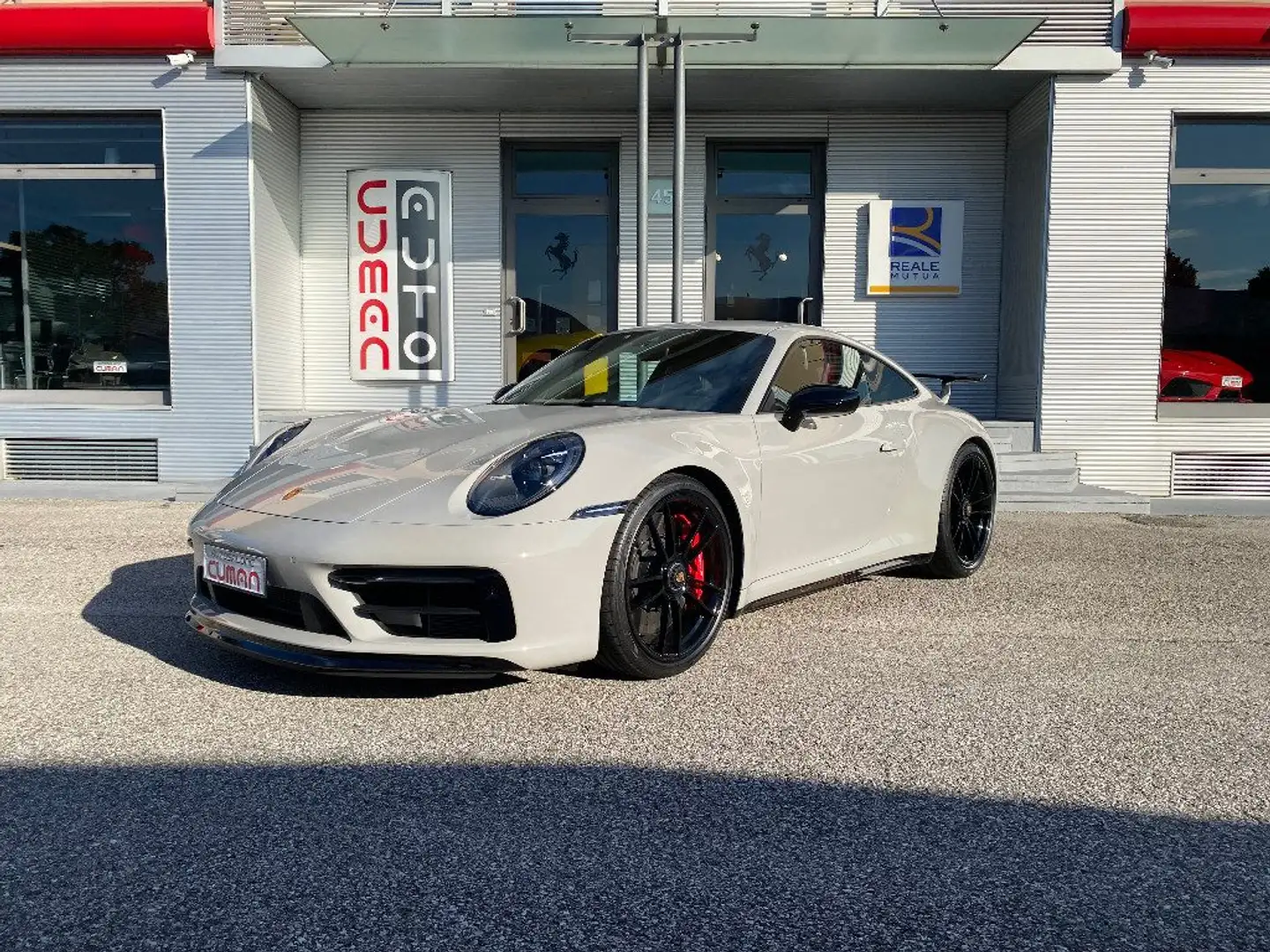 Porsche 911 Carrera 4 GTS Gris - 1
