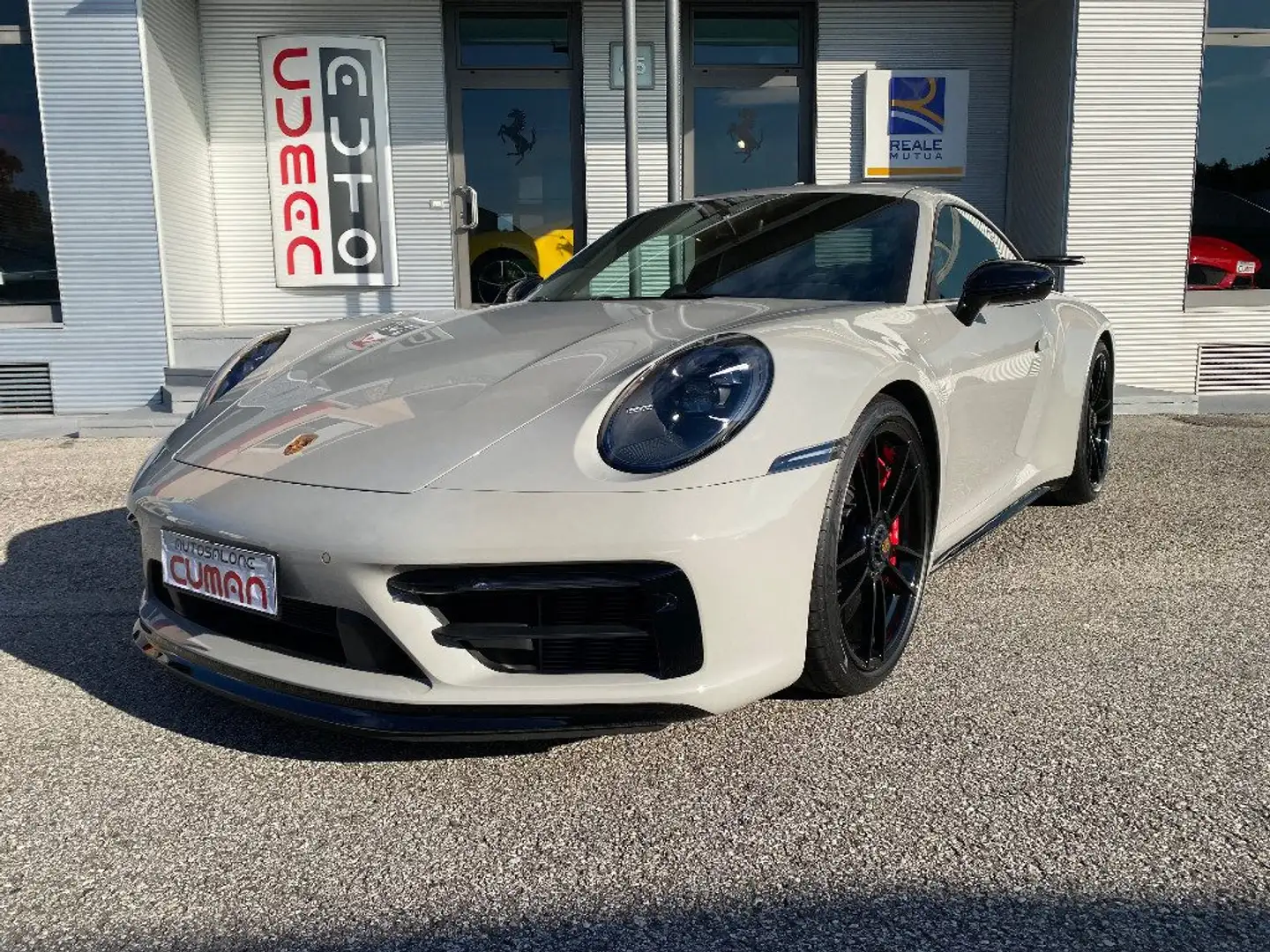 Porsche 911 Carrera 4 GTS Gris - 2