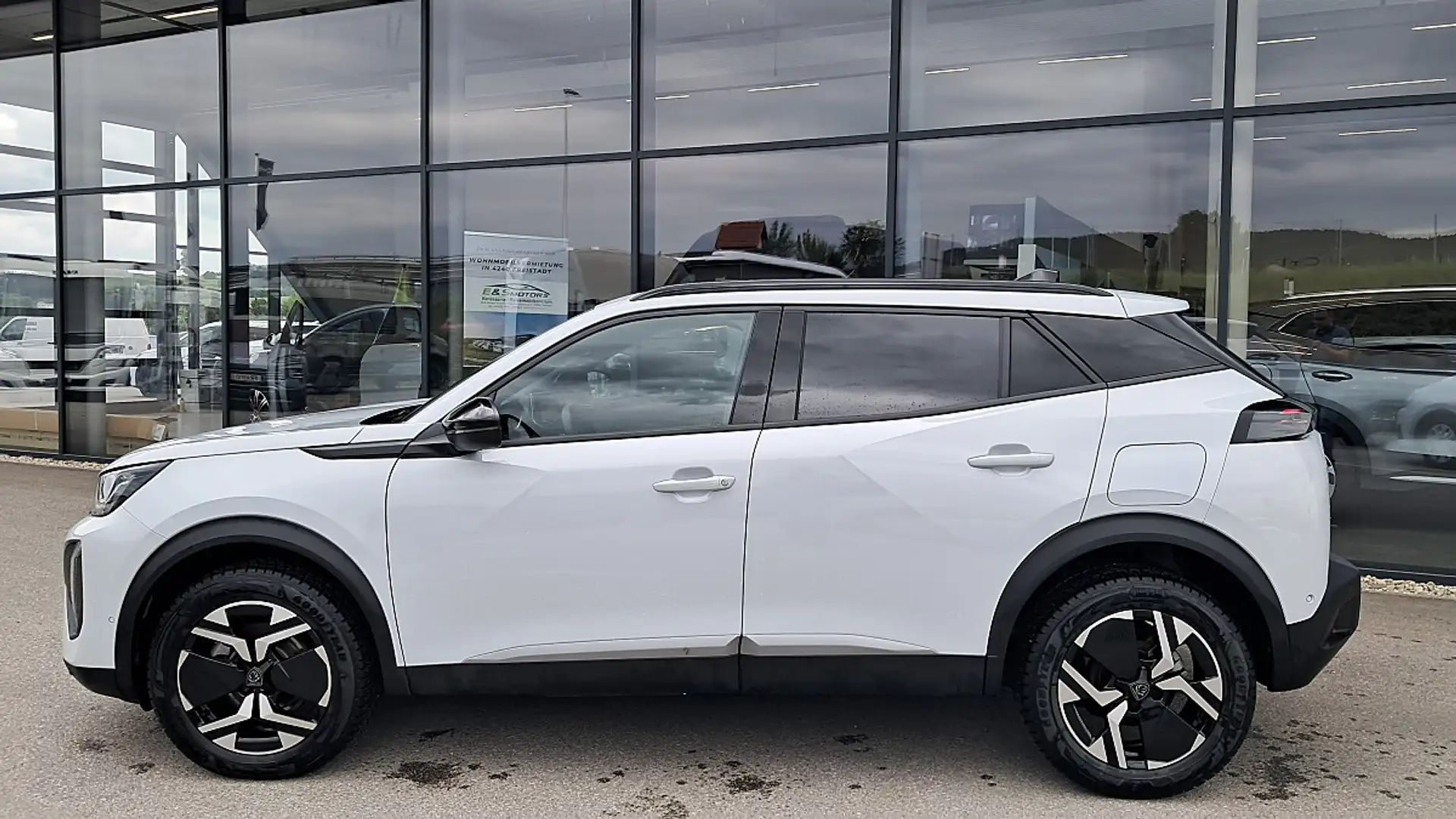 Peugeot 2008 Allure Hybrid 145 e-DCS6 Weiß - 2