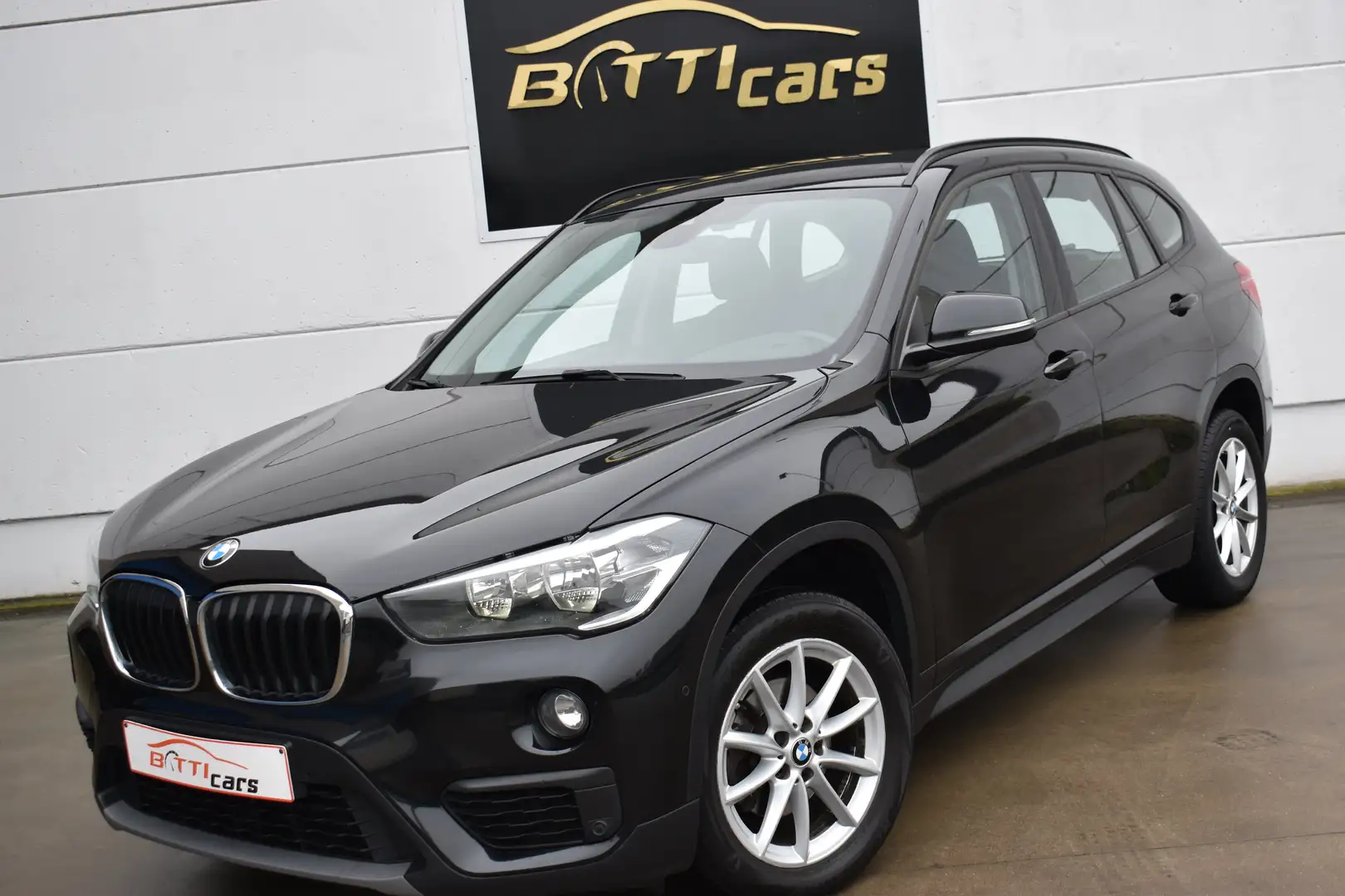 BMW X1 sDrive16dA* Leder Zetelverw* Navi* Camera* CruiseC Noir - 1
