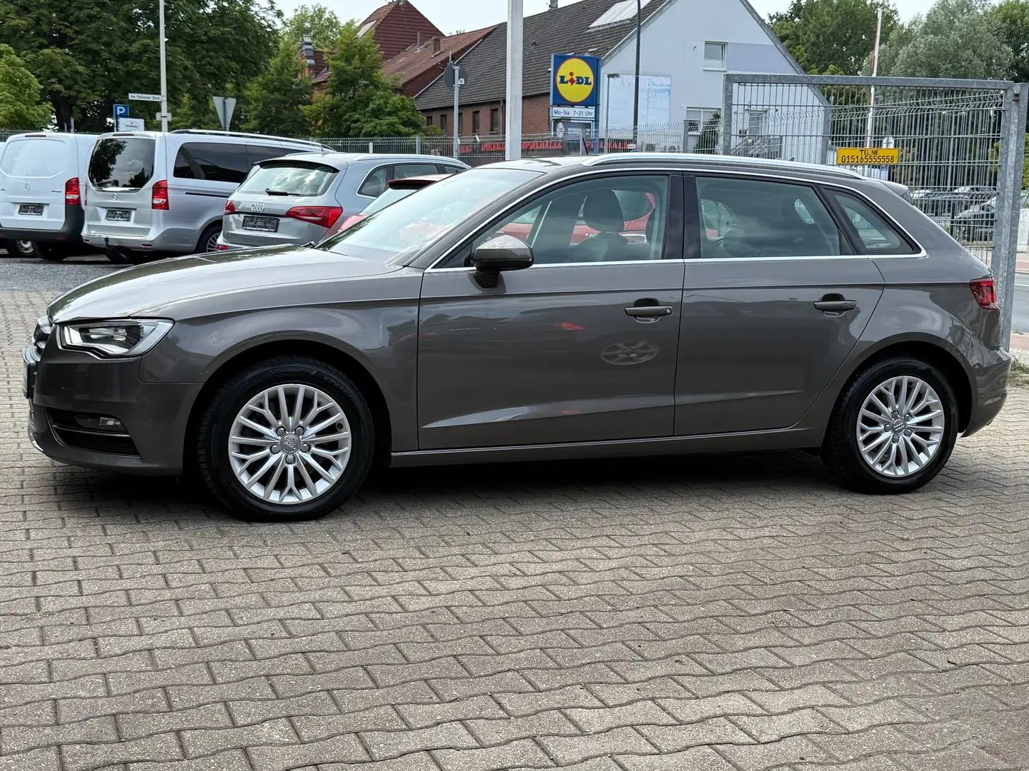 Audi A3 1.8 TSI ambiente quattro SCHECKHEFT LEDER NAVI AHK Grau - 2