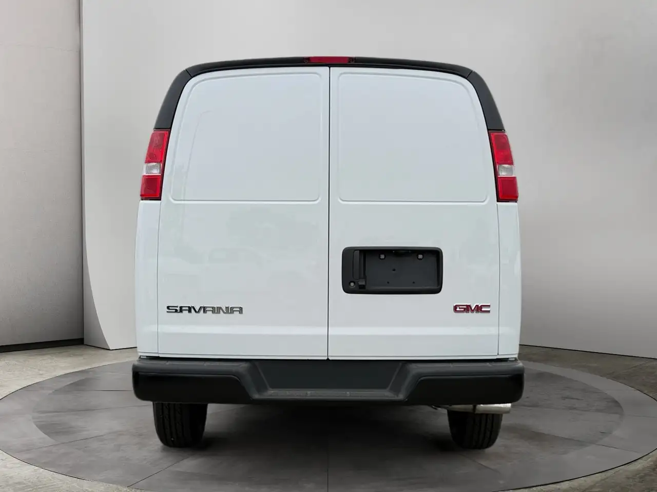 GMC Savana снимка GMC Savana