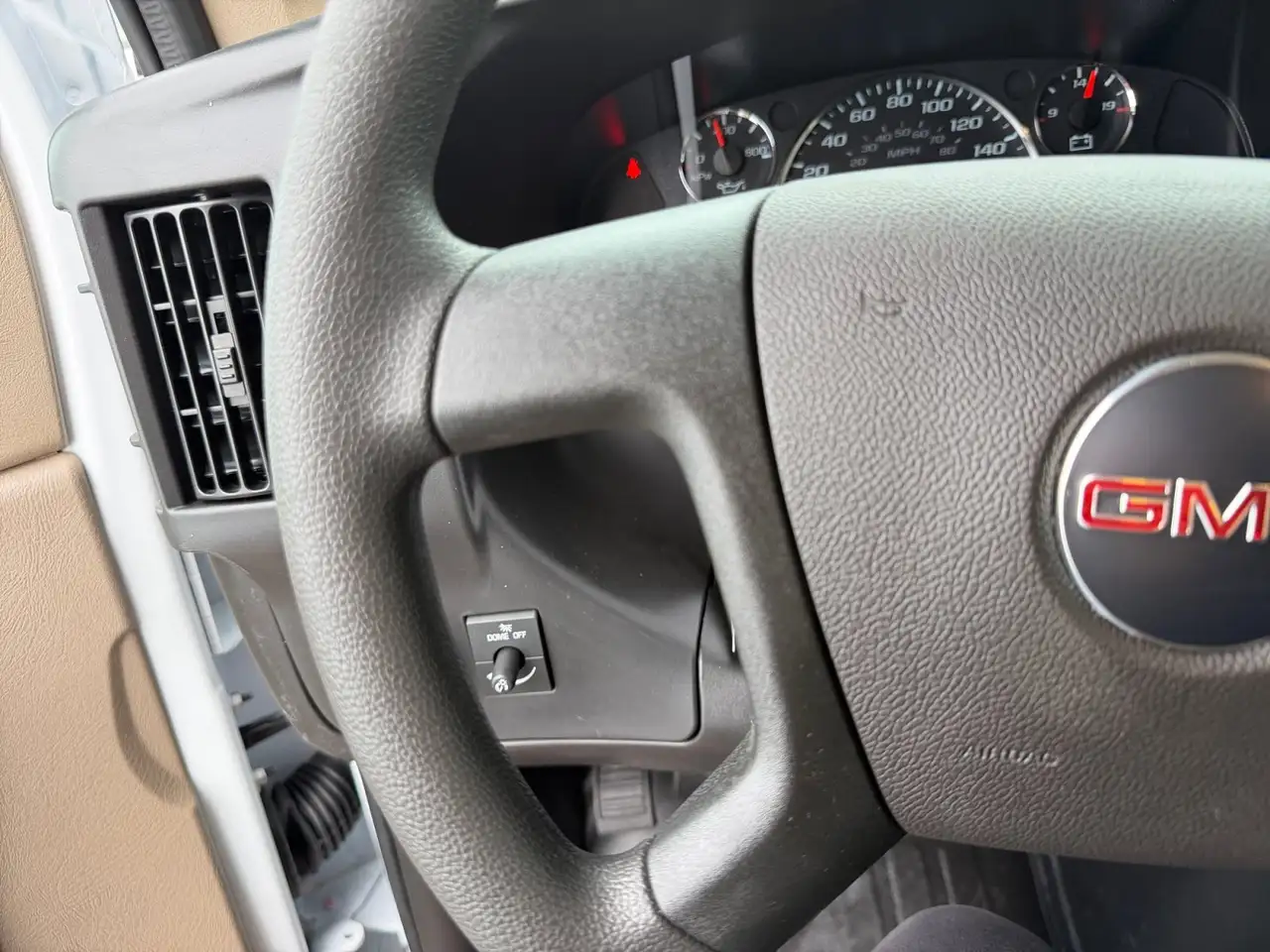 GMC Savana снимка GMC Savana
