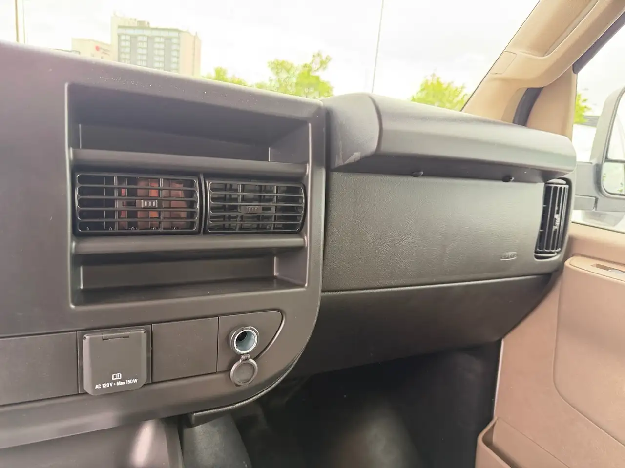 GMC Savana снимка GMC Savana