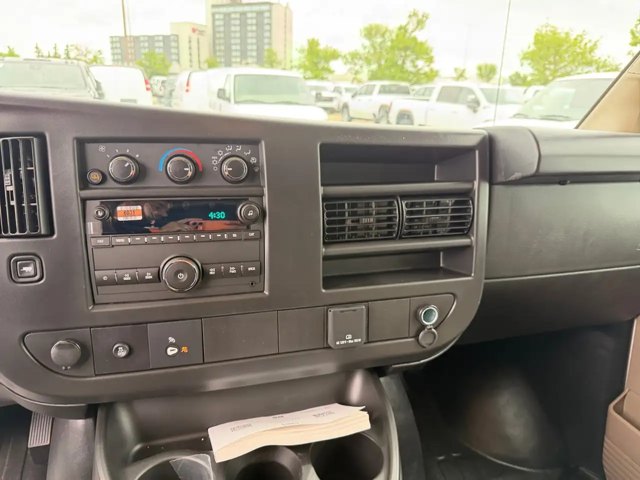 GMC Savana снимка GMC Savana