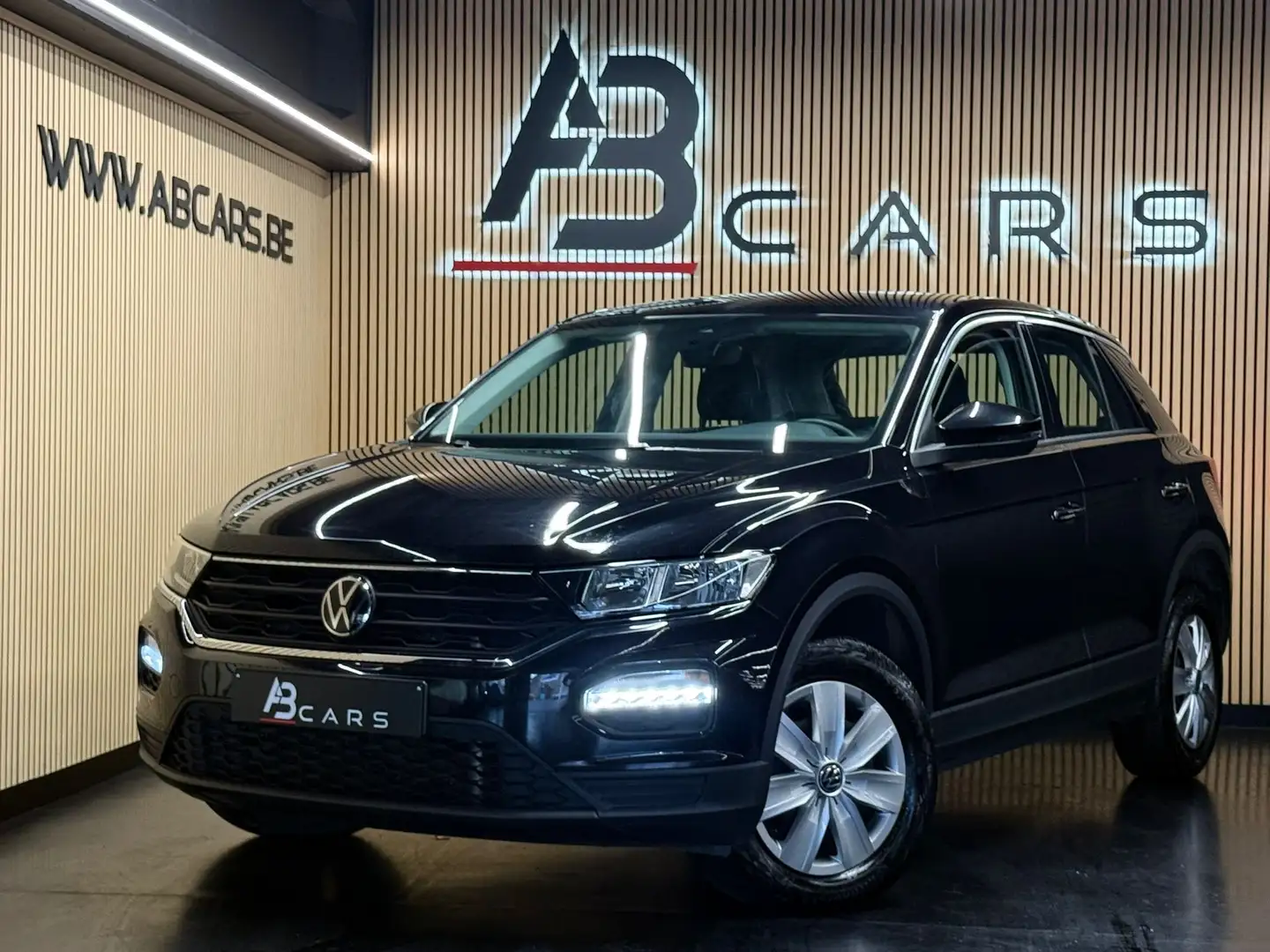 Volkswagen T-Roc 2.0 TDi SCR * GARANTIE 12 MOIS * UTILITAIRE * Zwart - 1