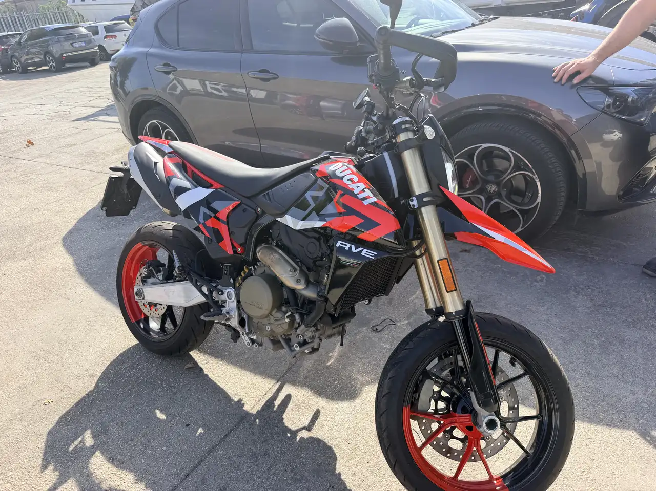 Ducati Hypermotard 698