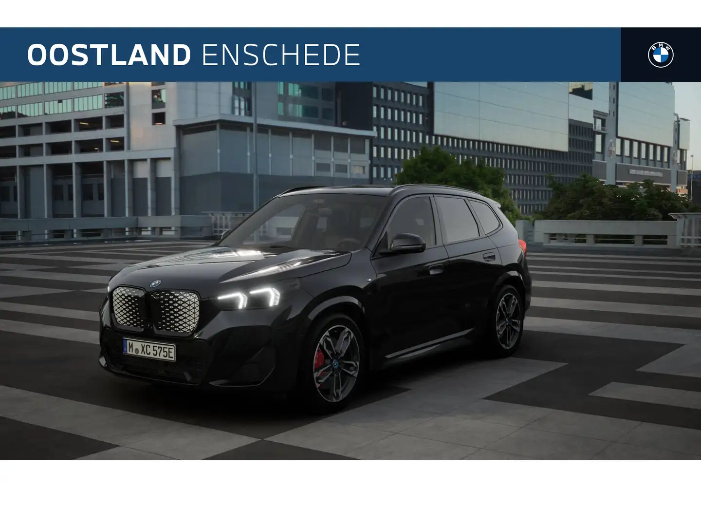 BMW iX1 eDrive20 M Sport / Panoramadak / Trekhaak / Achter Zwart - 1