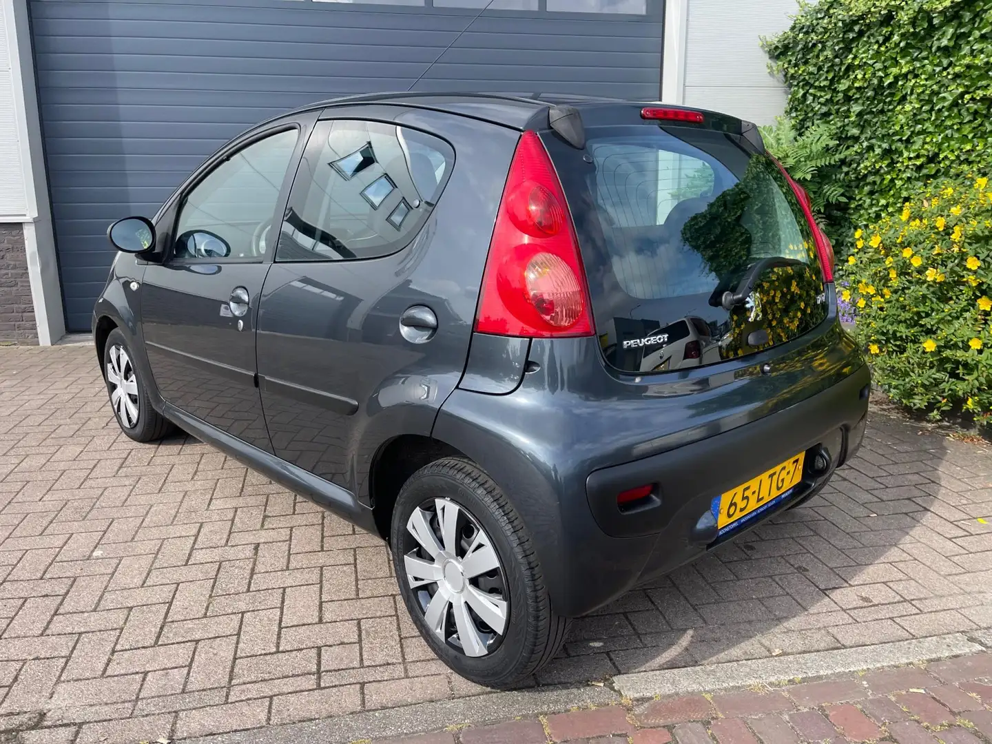 Peugeot 107 1.0-12V XS/1eigenaar/Airco/AUX/Volledig onderhoud/ Gris - 2