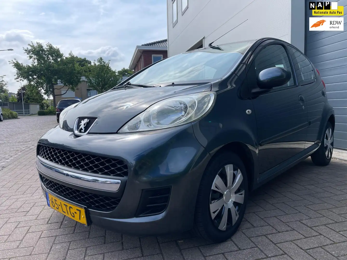 Peugeot 107 1.0-12V XS/1eigenaar/Airco/AUX/Volledig onderhoud/ Gris - 1