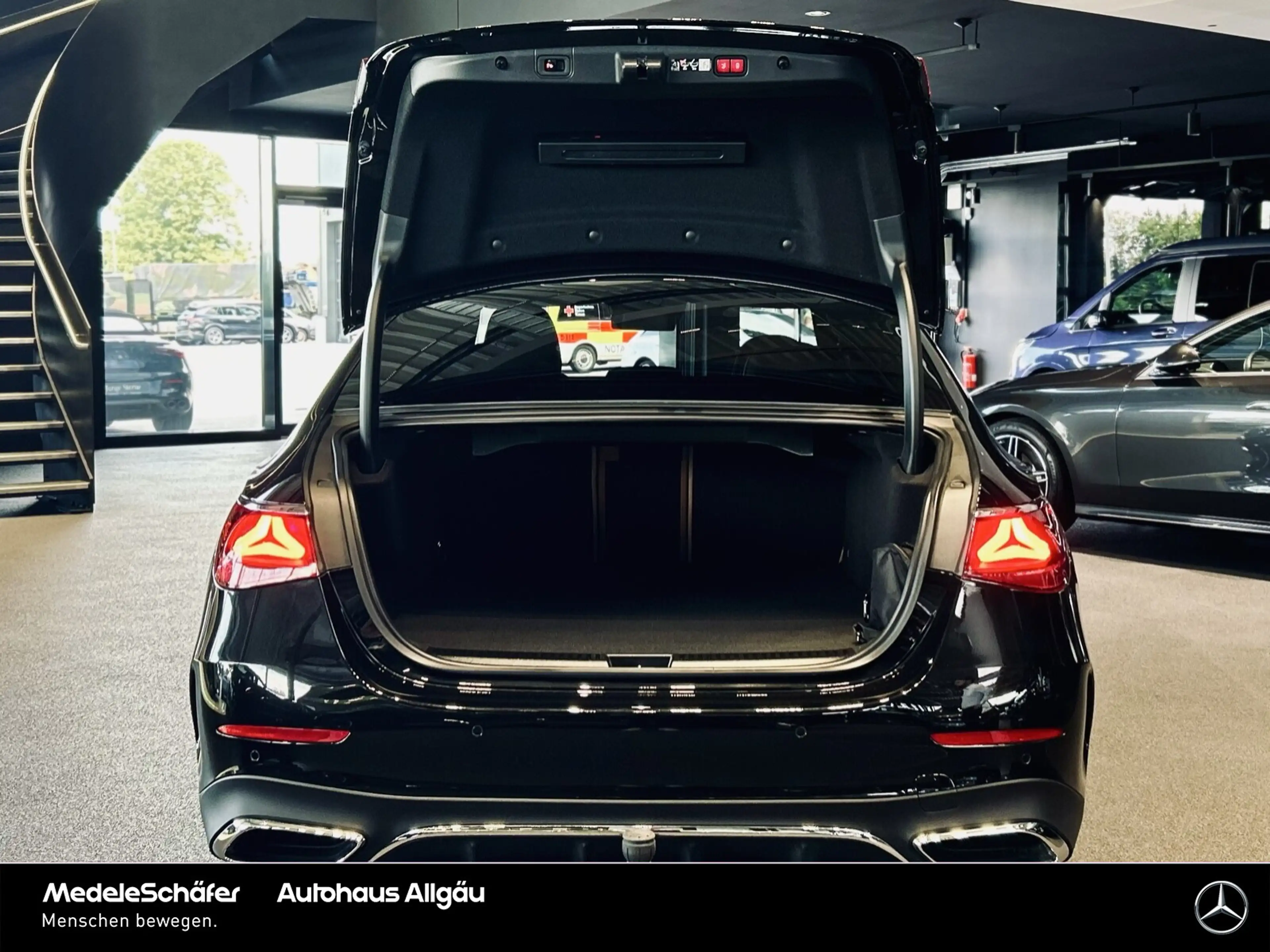 Mercedes-Benz E 400 E 400 e 4M AMG 20" Fahr-Assi LEDER AHK 360° NP95 — photo 12