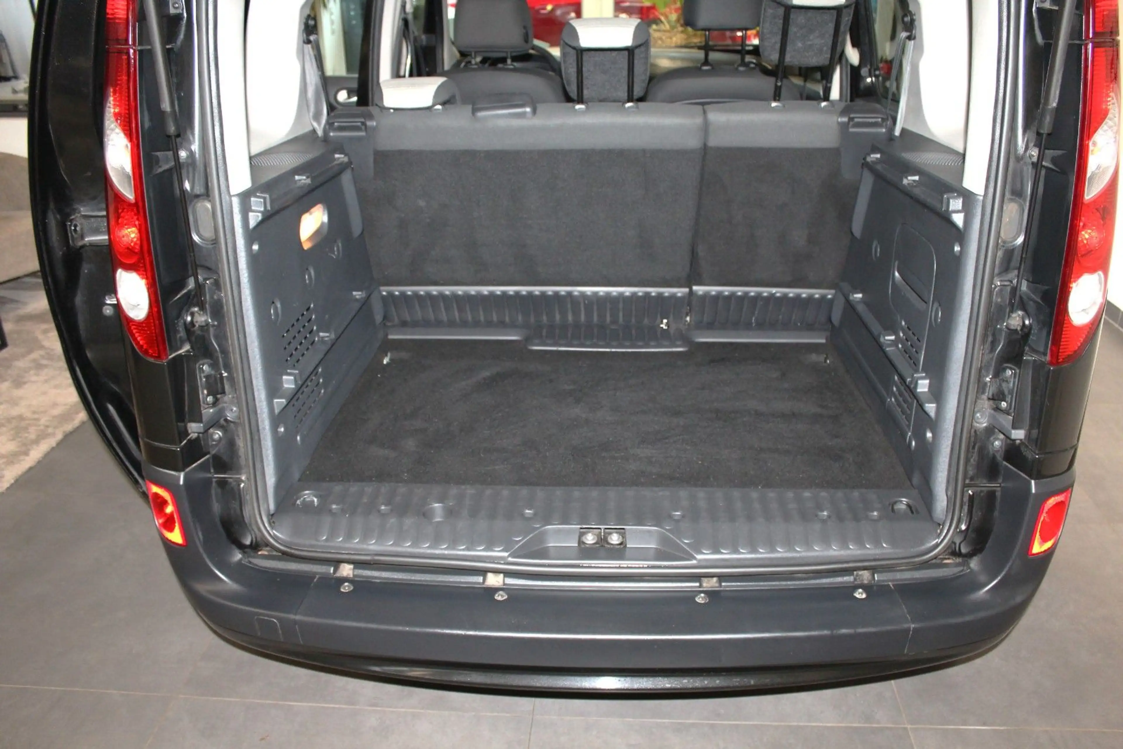Renault Kangoo Happy Family 1,6 Klima — photo 9