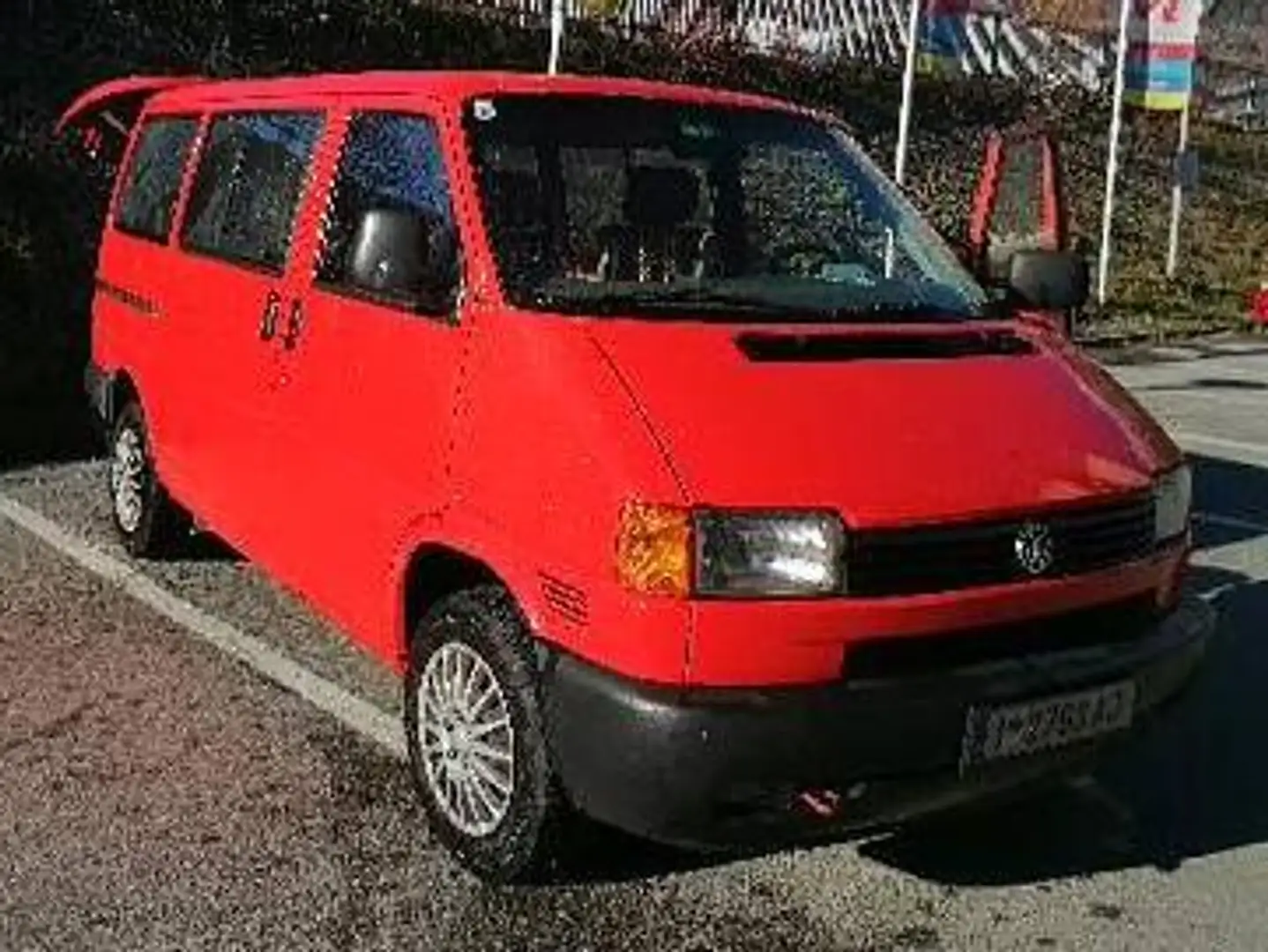 Volkswagen T4 TransVan 2-3 2,5 TDI Rot - 1