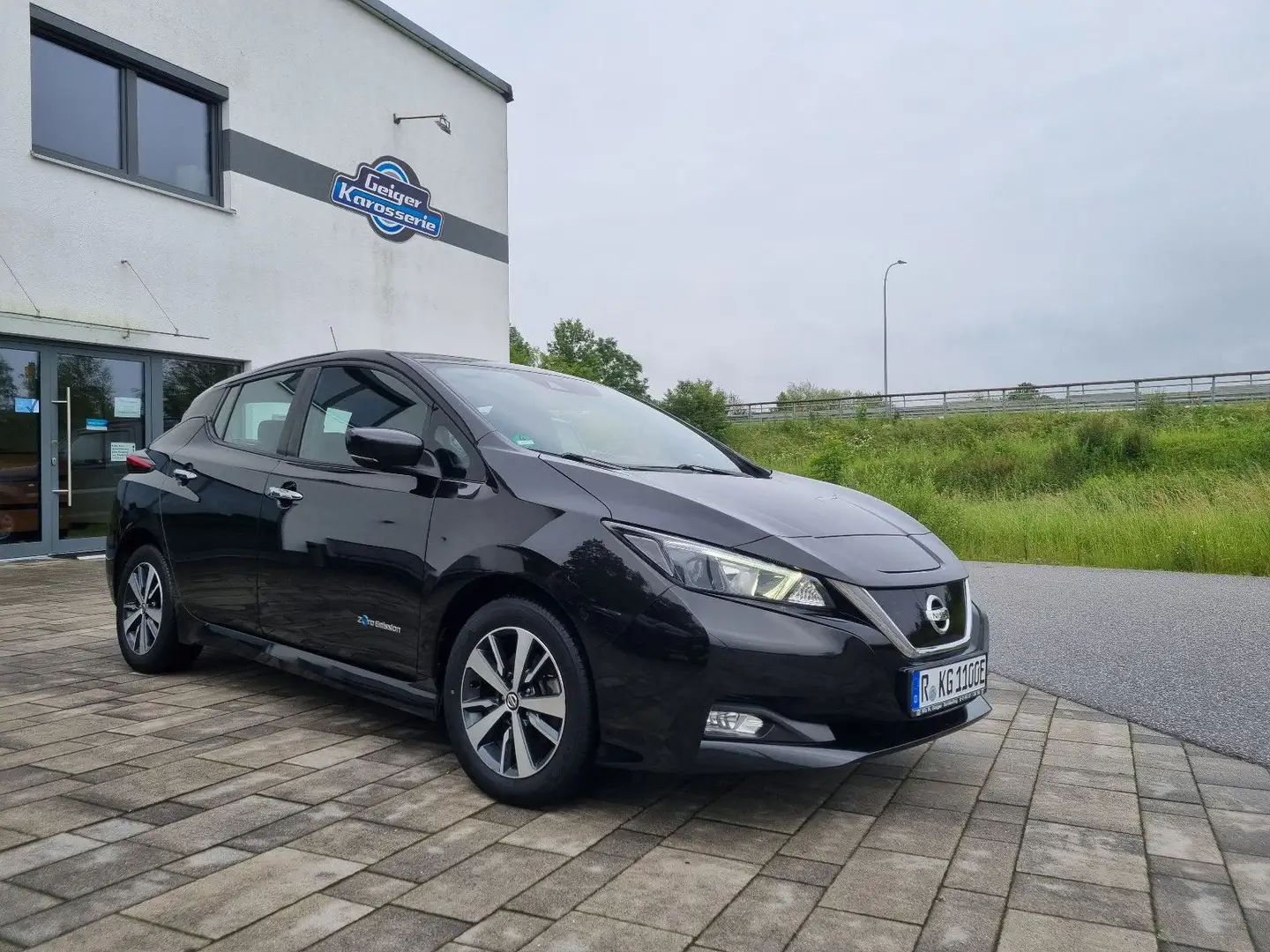 Nissan Leaf Acenta Schwarz - 1