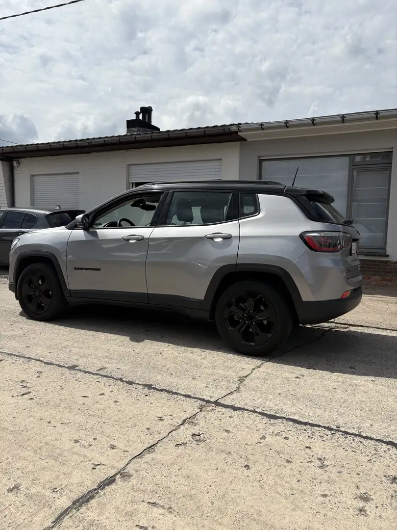 Jeep Compass 1.4 MultiAir Limited Night eagle Grijs - 1