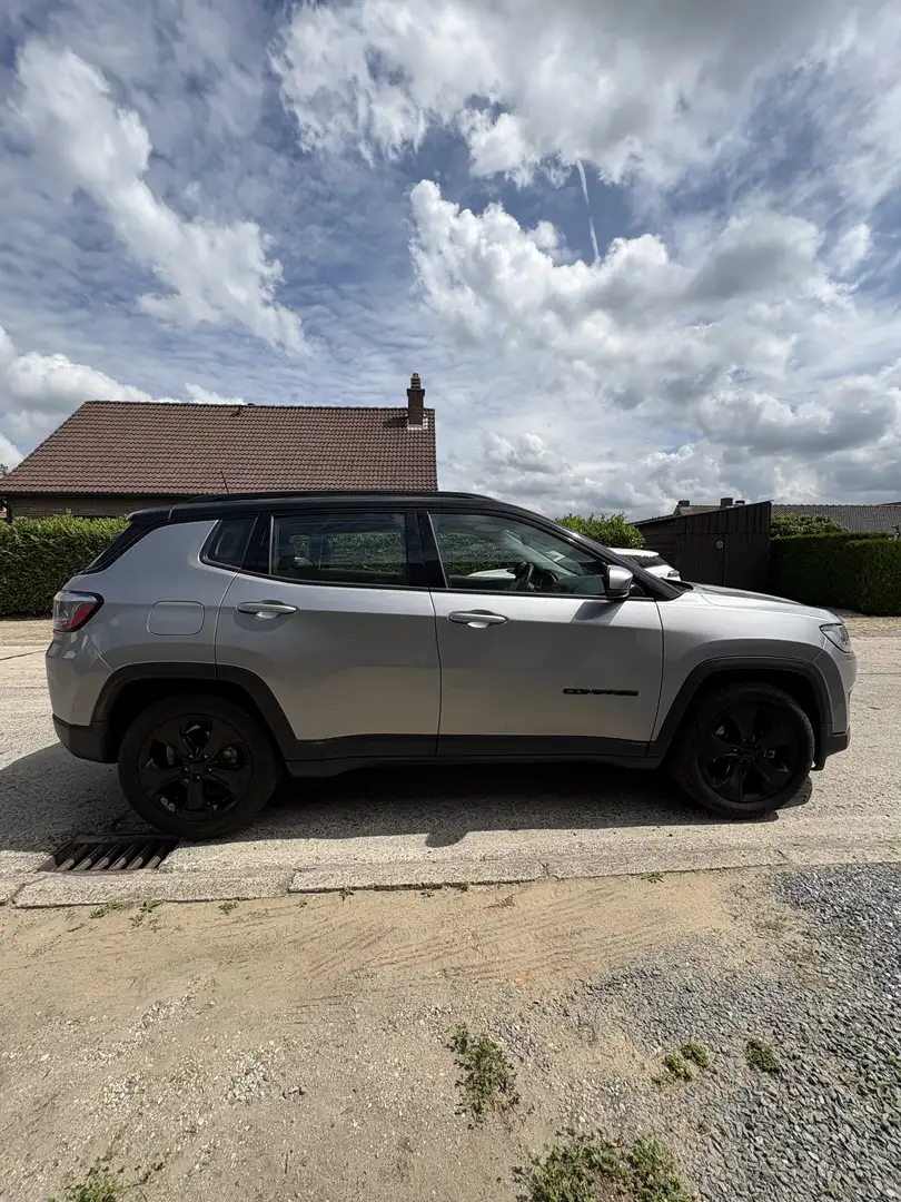 Jeep Compass 1.4 MultiAir Limited Night eagle Grijs - 2