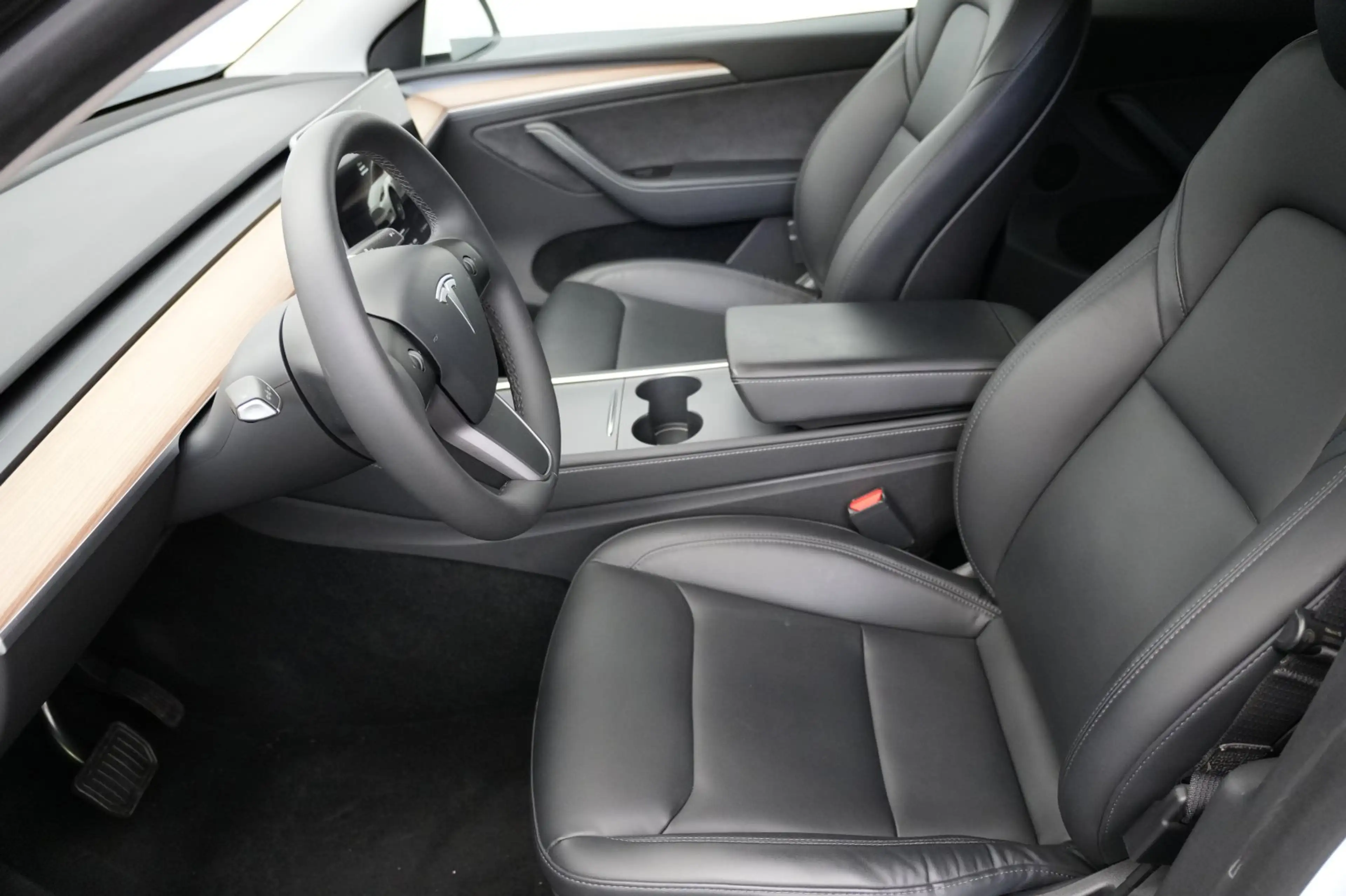 Tesla Model Y Long Range AWD *AHK*Mwst.* — photo 10