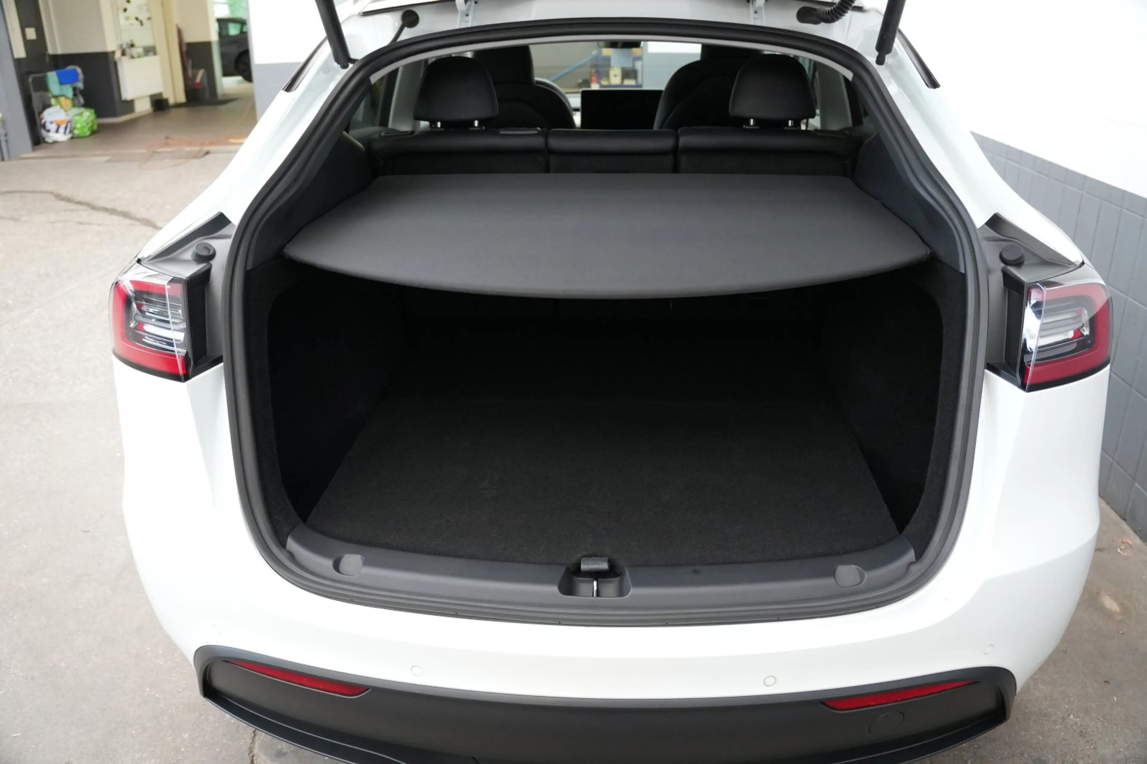 Tesla Model Y Long Range AWD *AHK*Mwst.* — photo 8