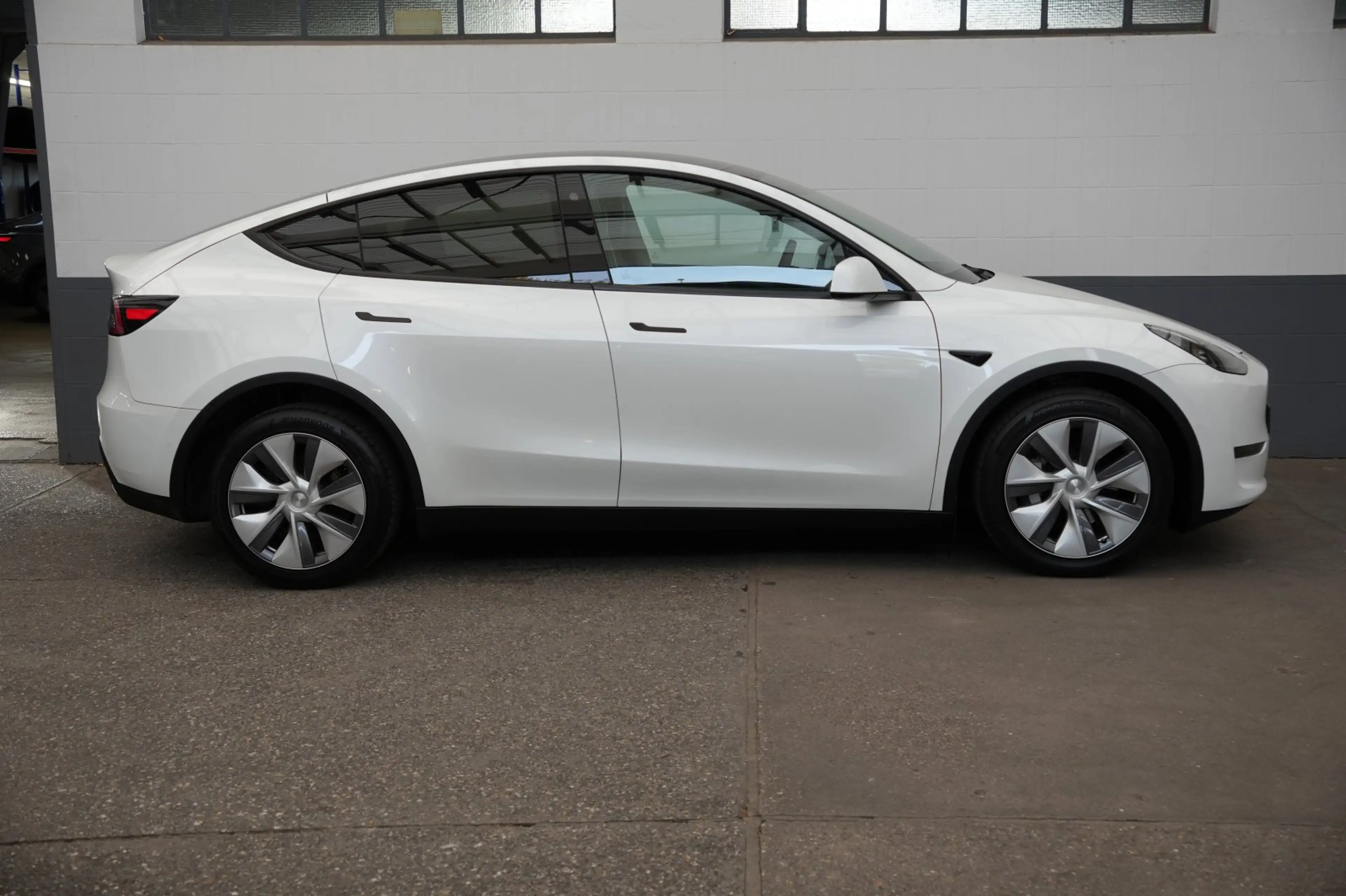 Tesla Model Y Long Range AWD *AHK*Mwst.* — photo 15