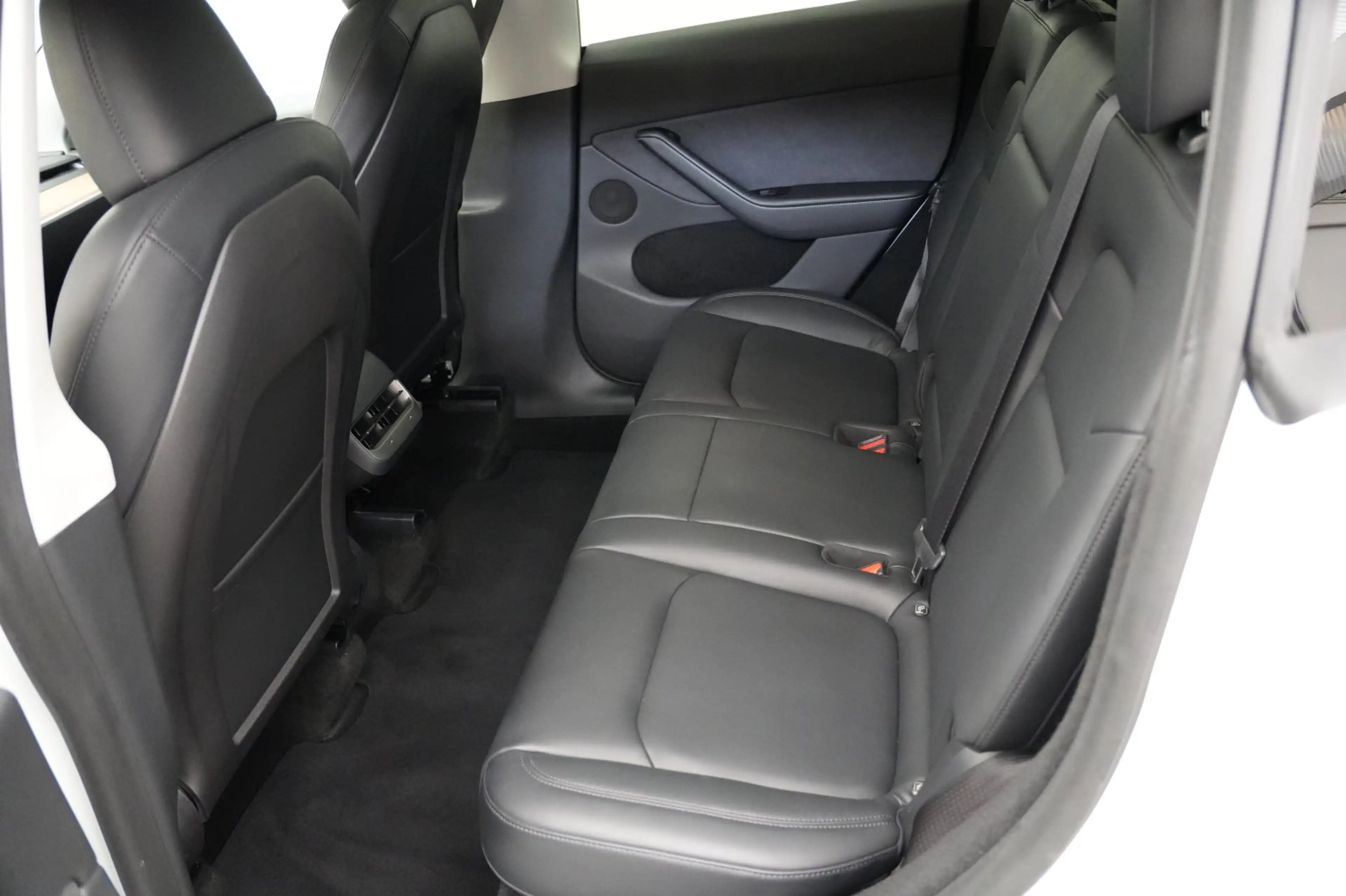 Tesla Model Y Long Range AWD *AHK*Mwst.* — photo 11