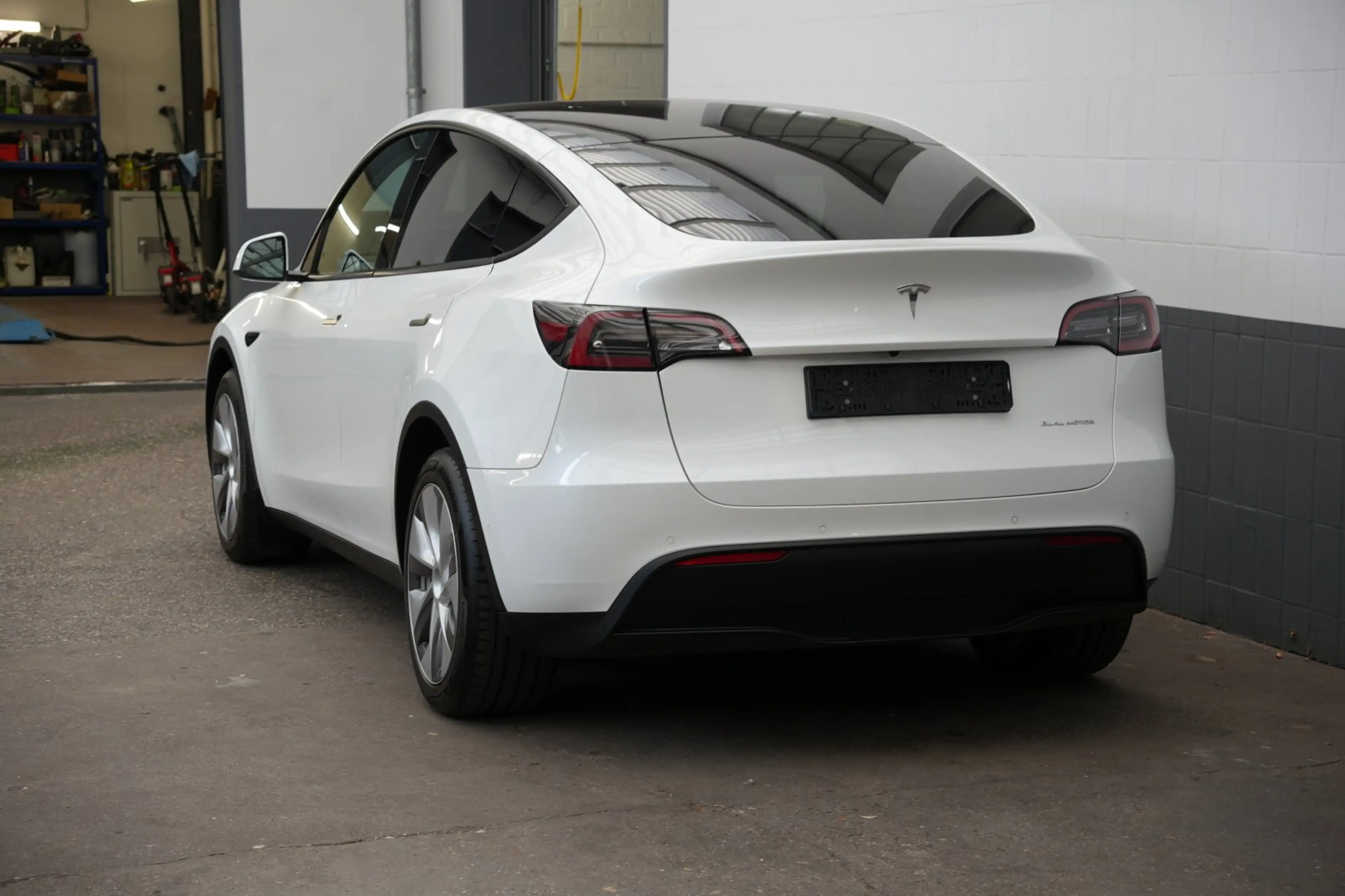 Tesla Model Y Long Range AWD *AHK*Mwst.* — photo 7