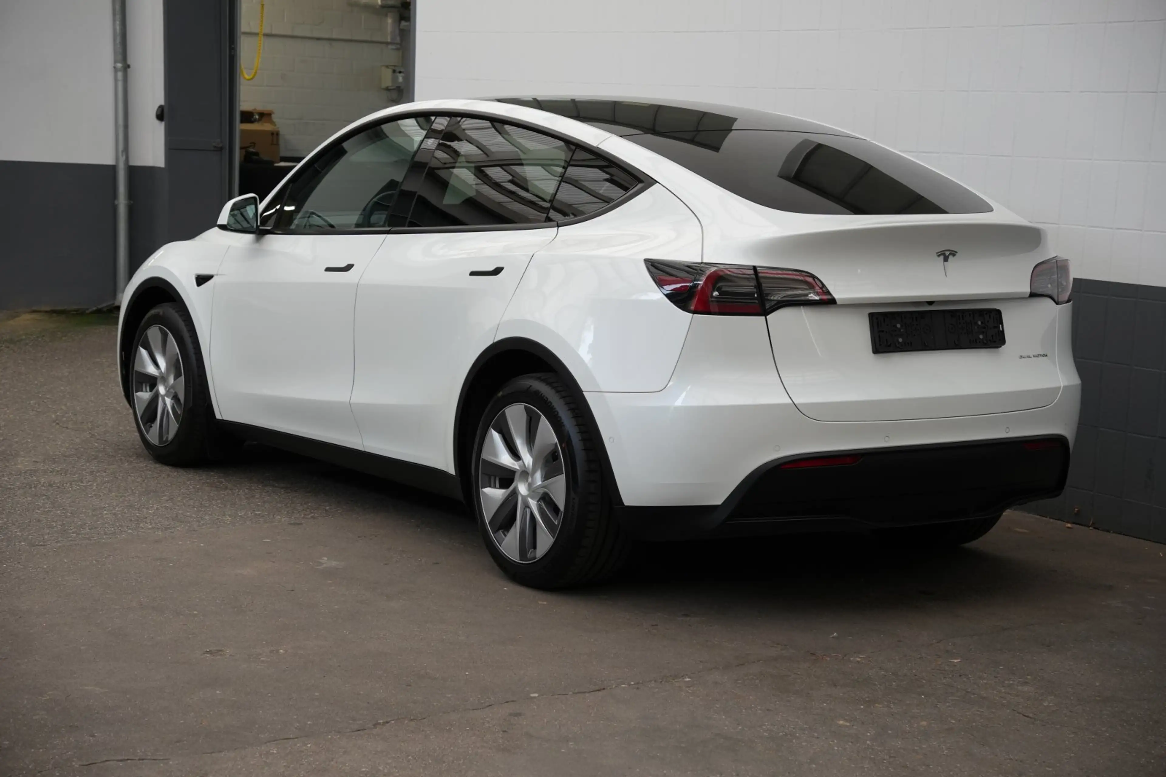 Tesla Model Y Long Range AWD *AHK*Mwst.* — photo 6