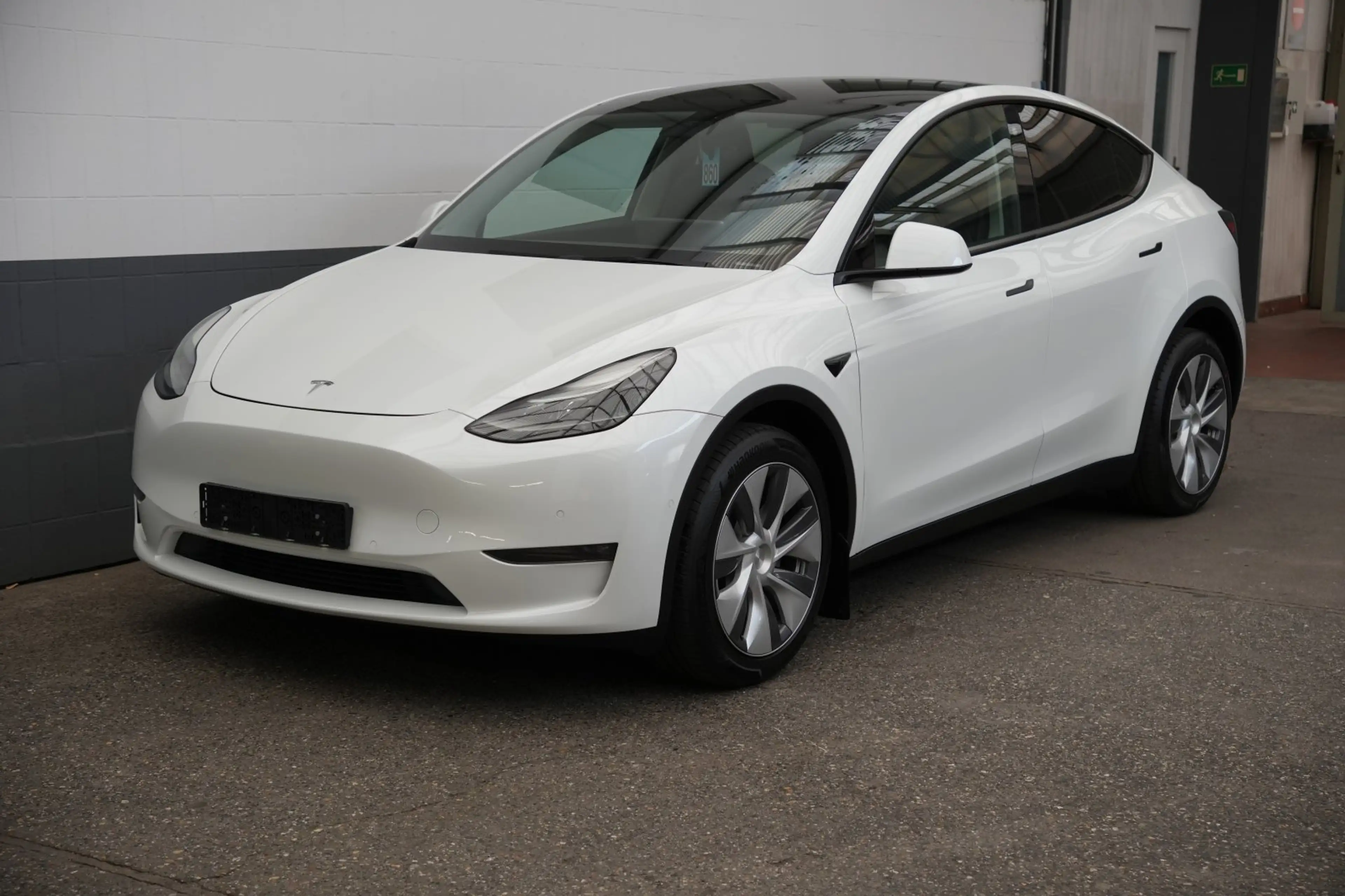 Tesla Model Y Long Range AWD *AHK*Mwst.* — photo 3