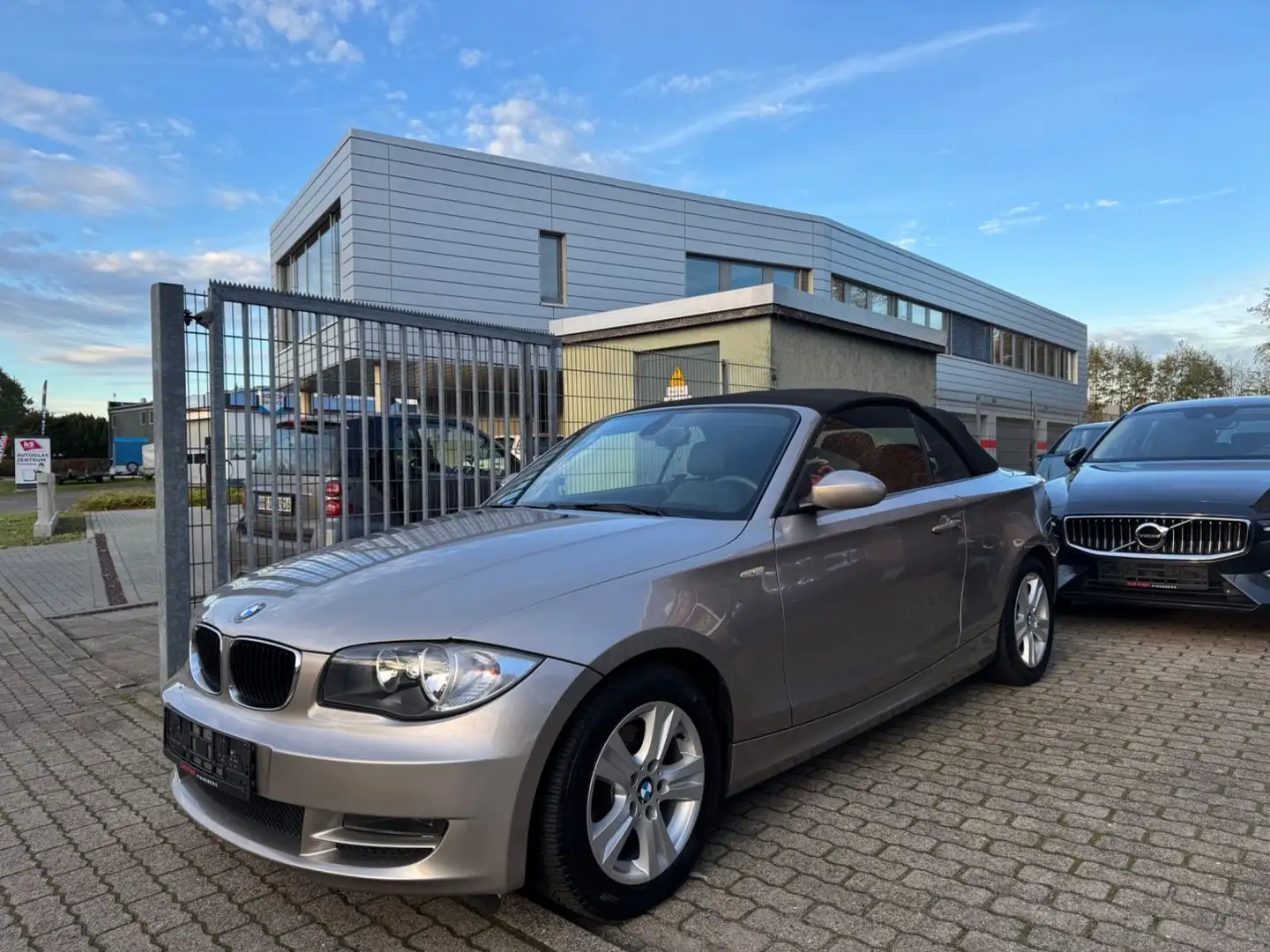 BMW 120 1 Cabrio 120i AUTOMATIK TEMPOMAT WENIG KM Argent - 2
