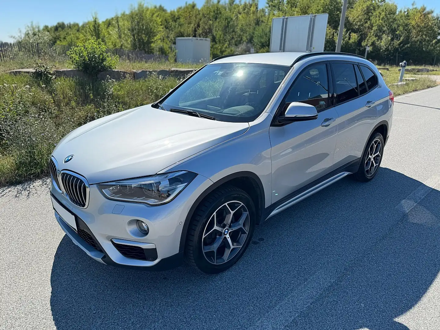 BMW X1 sDrive18d Aut. Sportline NAVI Xenon PDC Leder S... Silber - 1
