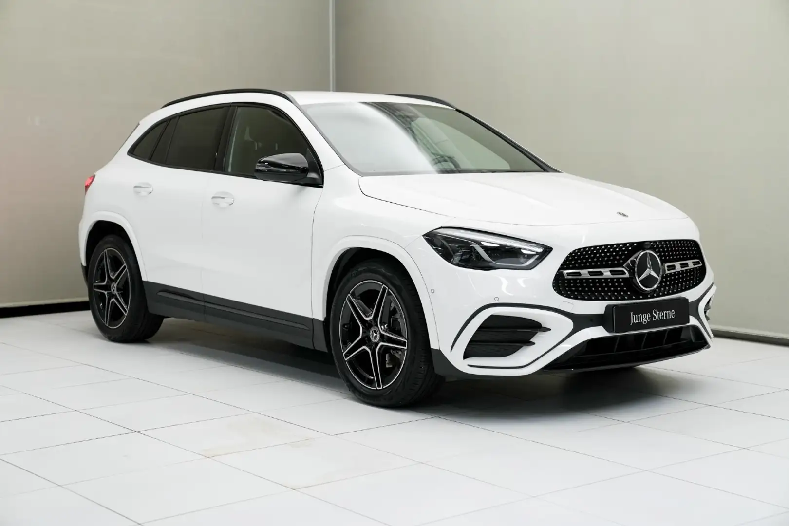 Mercedes-Benz GLA 200 d 4MATIC W-Paket Navi Night Sport KAM Weiß - 1