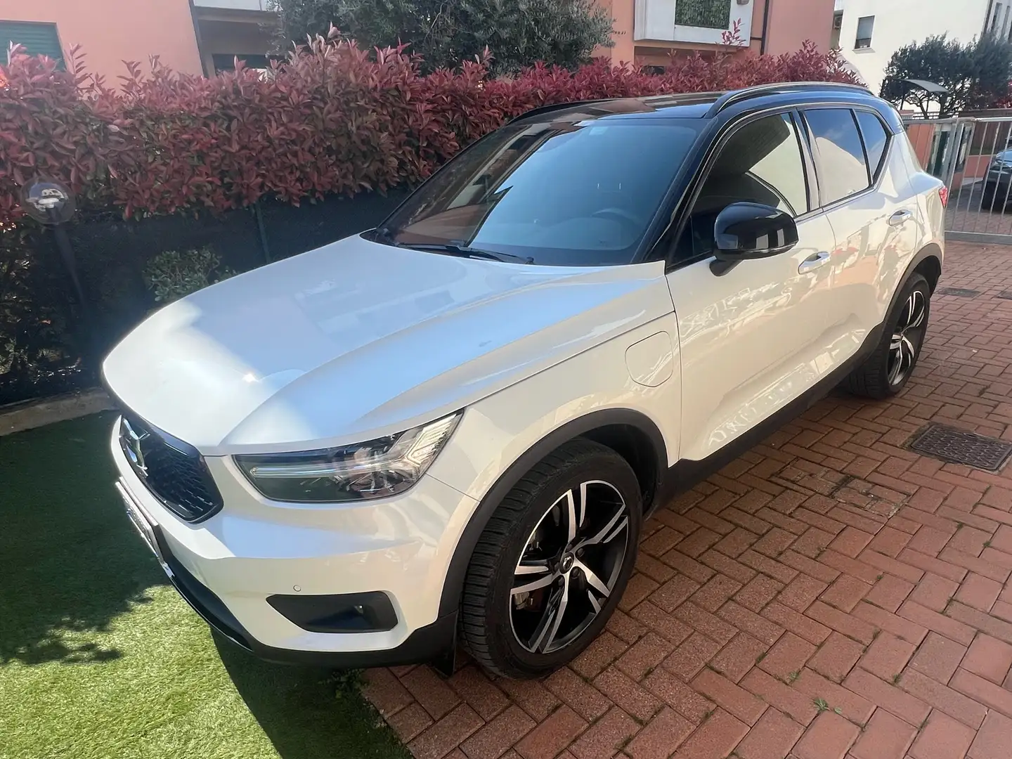 Volvo XC40 1.5 t4 recharge-N1-R-Design-ibrida plug in-N1 Bianco - 1