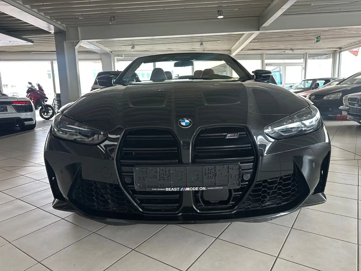 BMW M4 Cabrio G83 xDrive Competition Zwart - 2